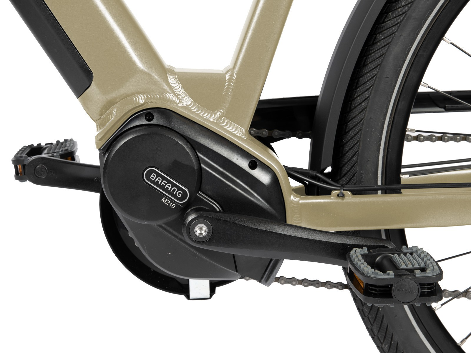Nahaufnahme des Motors und der Pedale eines Fahrrads. Der Motor ist schwarz, das Fahrrad khaki.