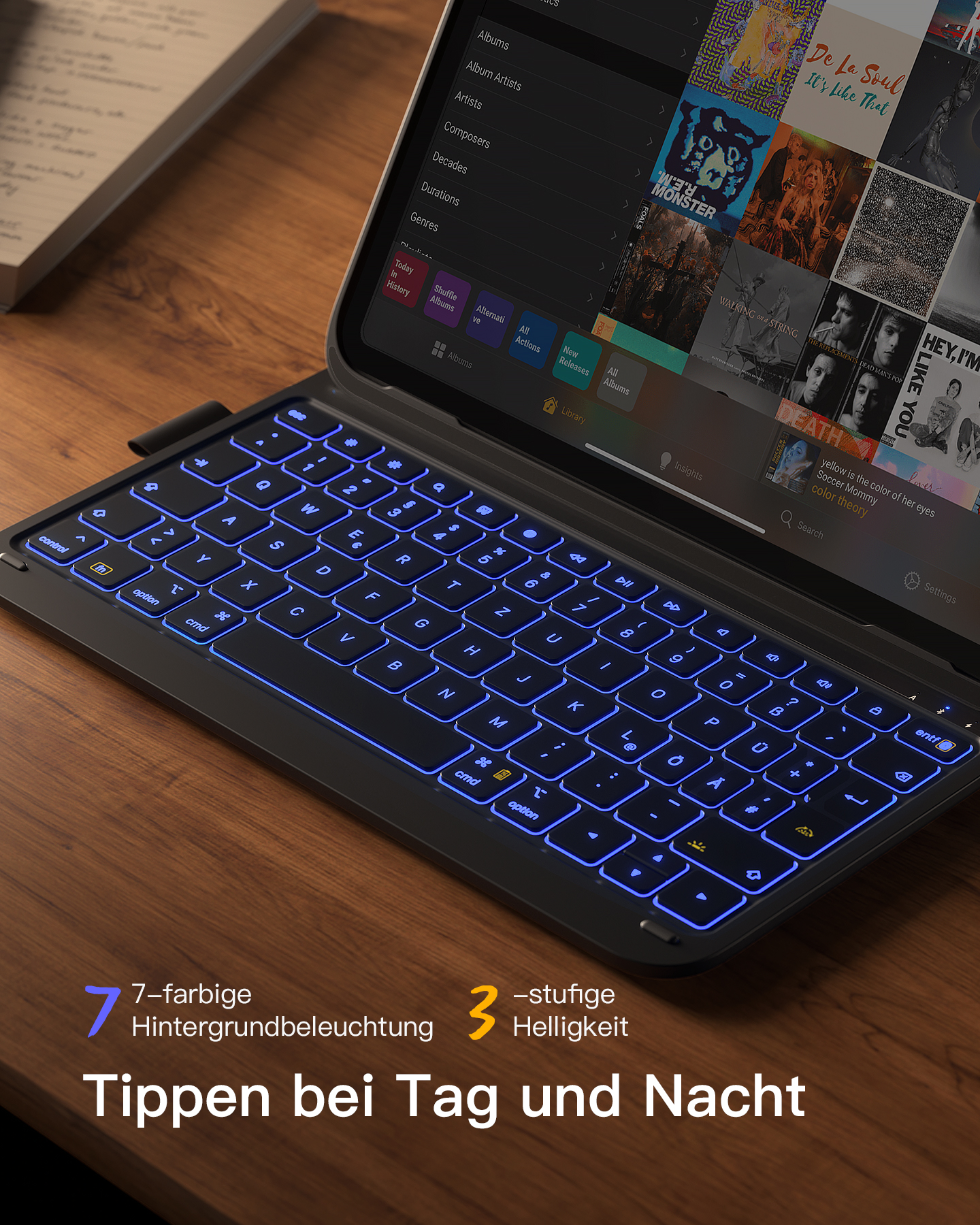 Tablet mit Tastatur, blau beleuchtete Tasten. Text auf Deutsch über die Hintergrundbeleuchtung und die Tasten.