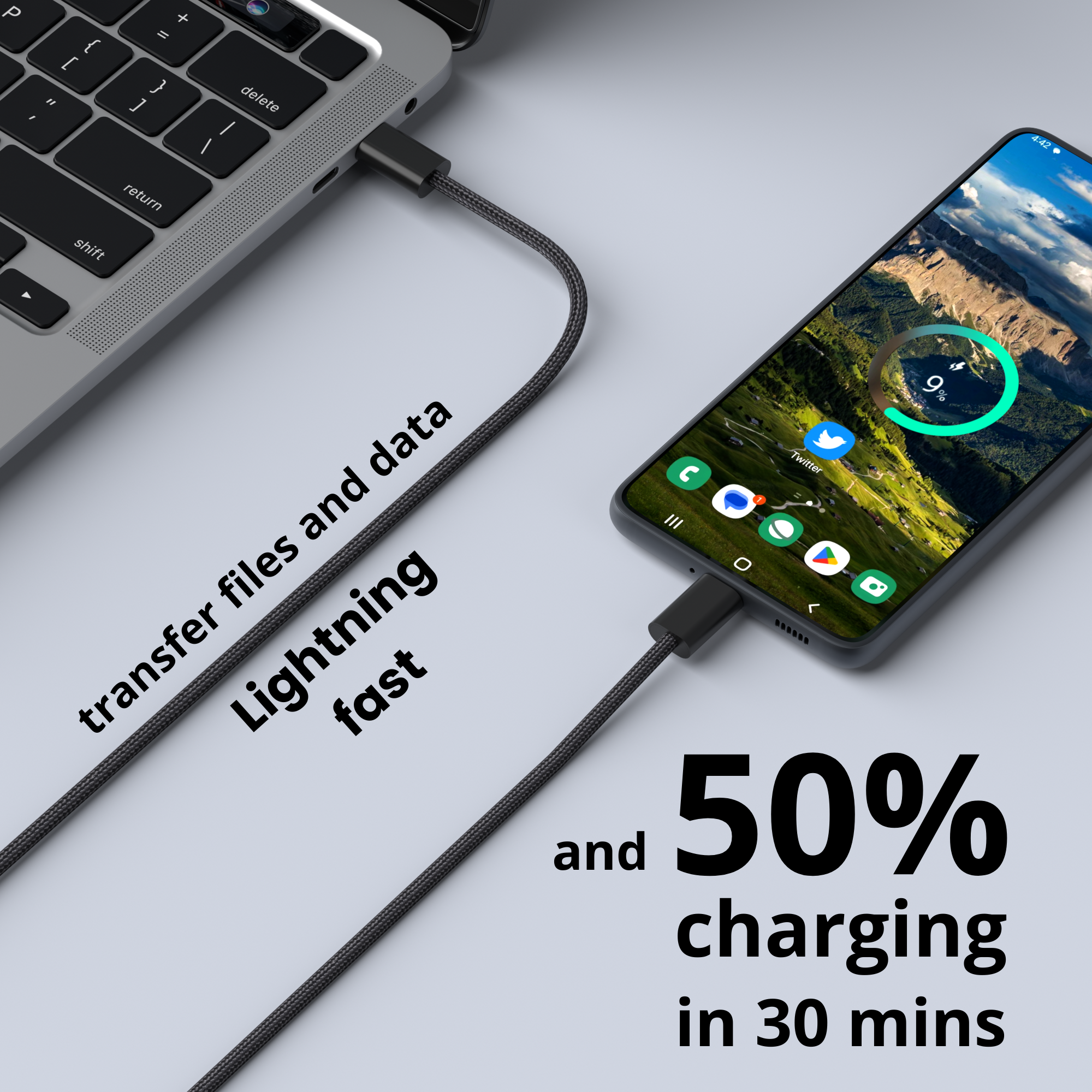 Un ordinateur portable charge un téléphone. Le téléphone affiche 9% de charge. Le câble est noir.
