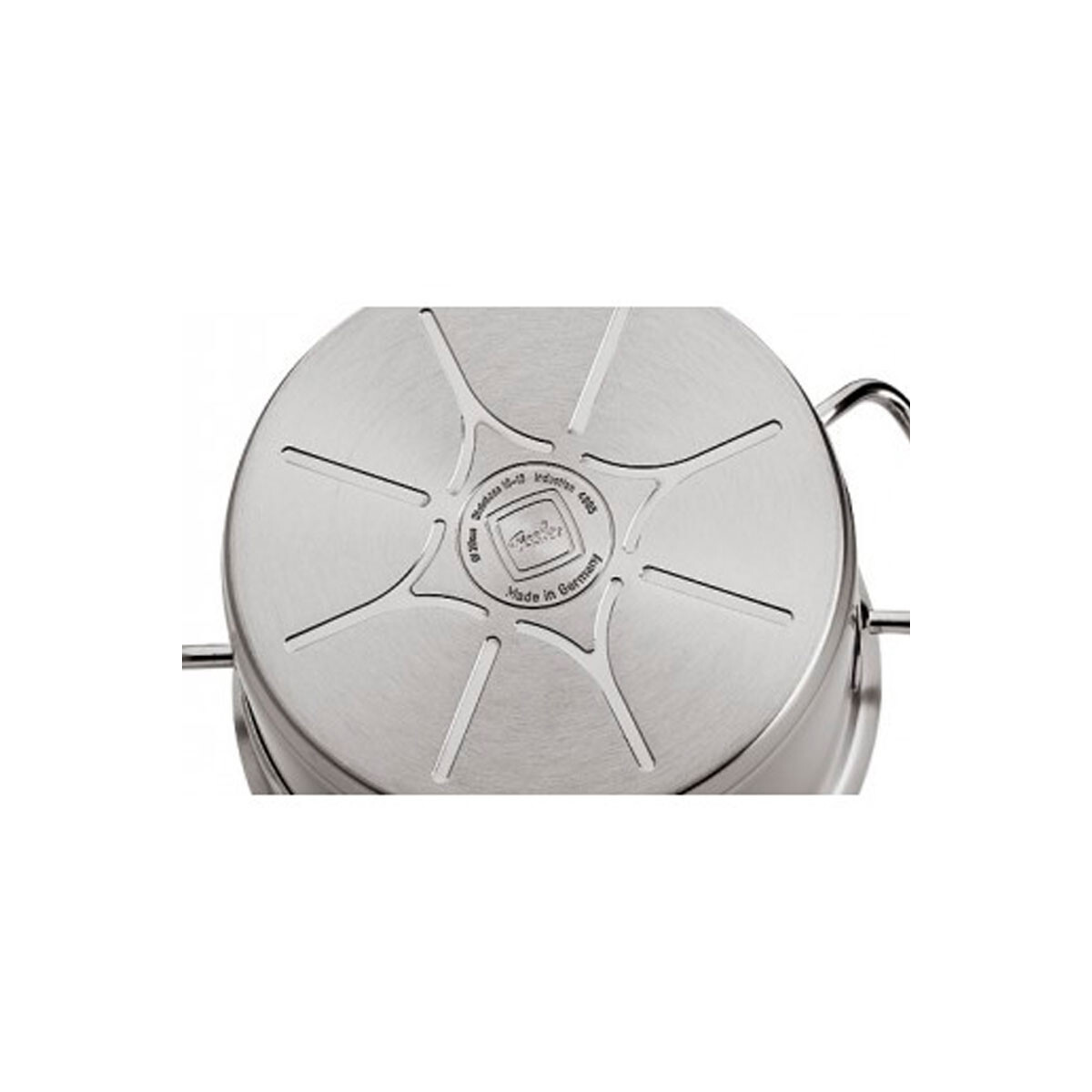 Spód garnka ze stali nierdzewnej z wzorzystą podstawą i pieczątką Made in Germany.