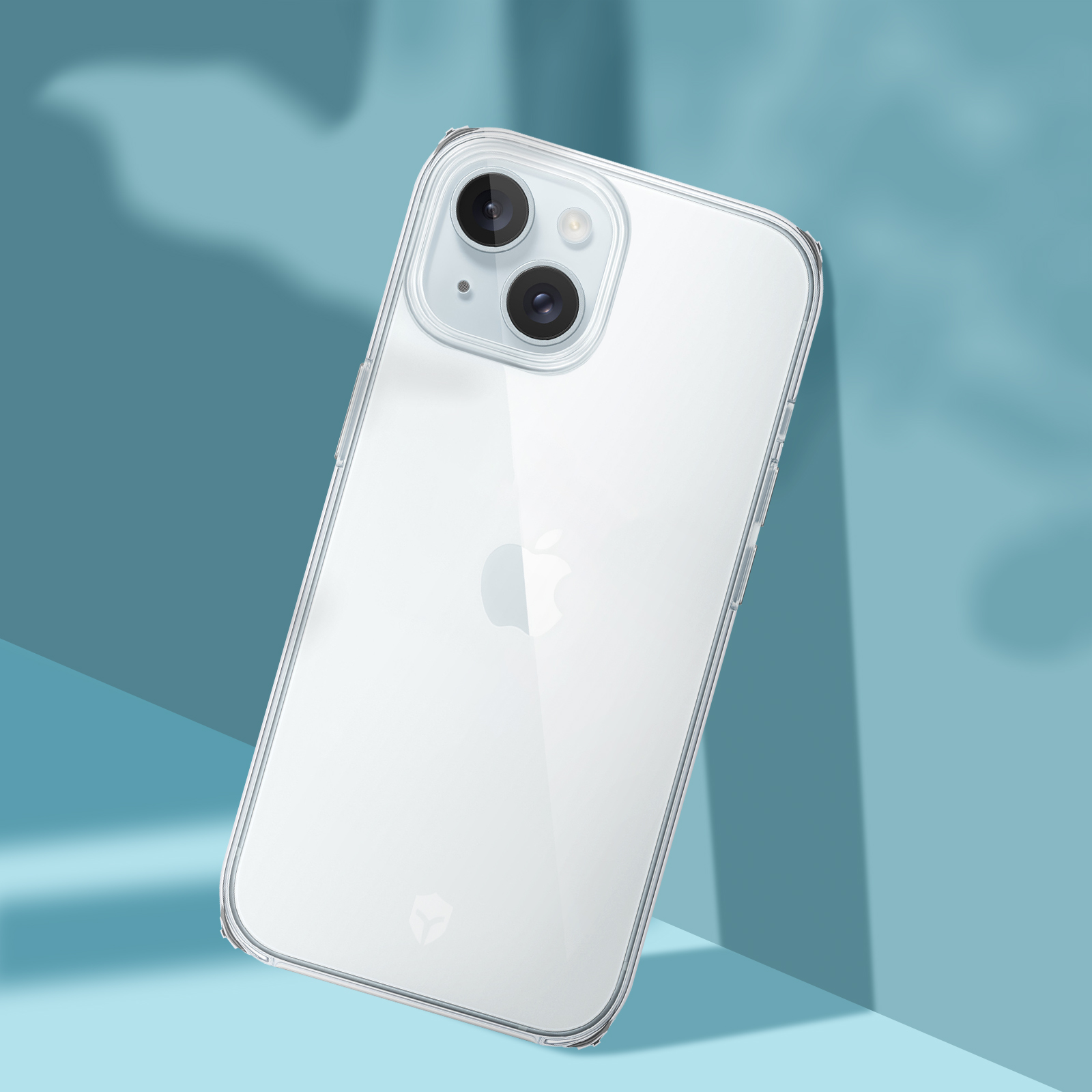 Une coque de téléphone transparente sur un iPhone blanc avec deux objectifs, sur fond bleu.