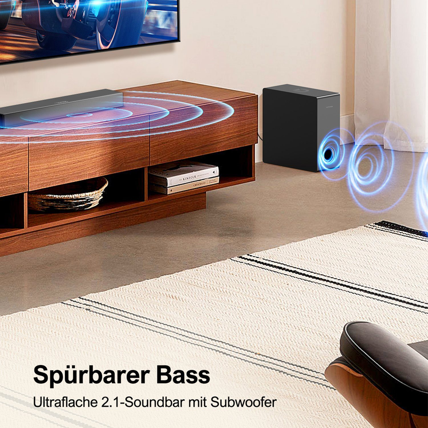 Soundbar auf Holzschrank, Subwoofer rechts. Blaue Schallwellen gehen von ihnen aus.