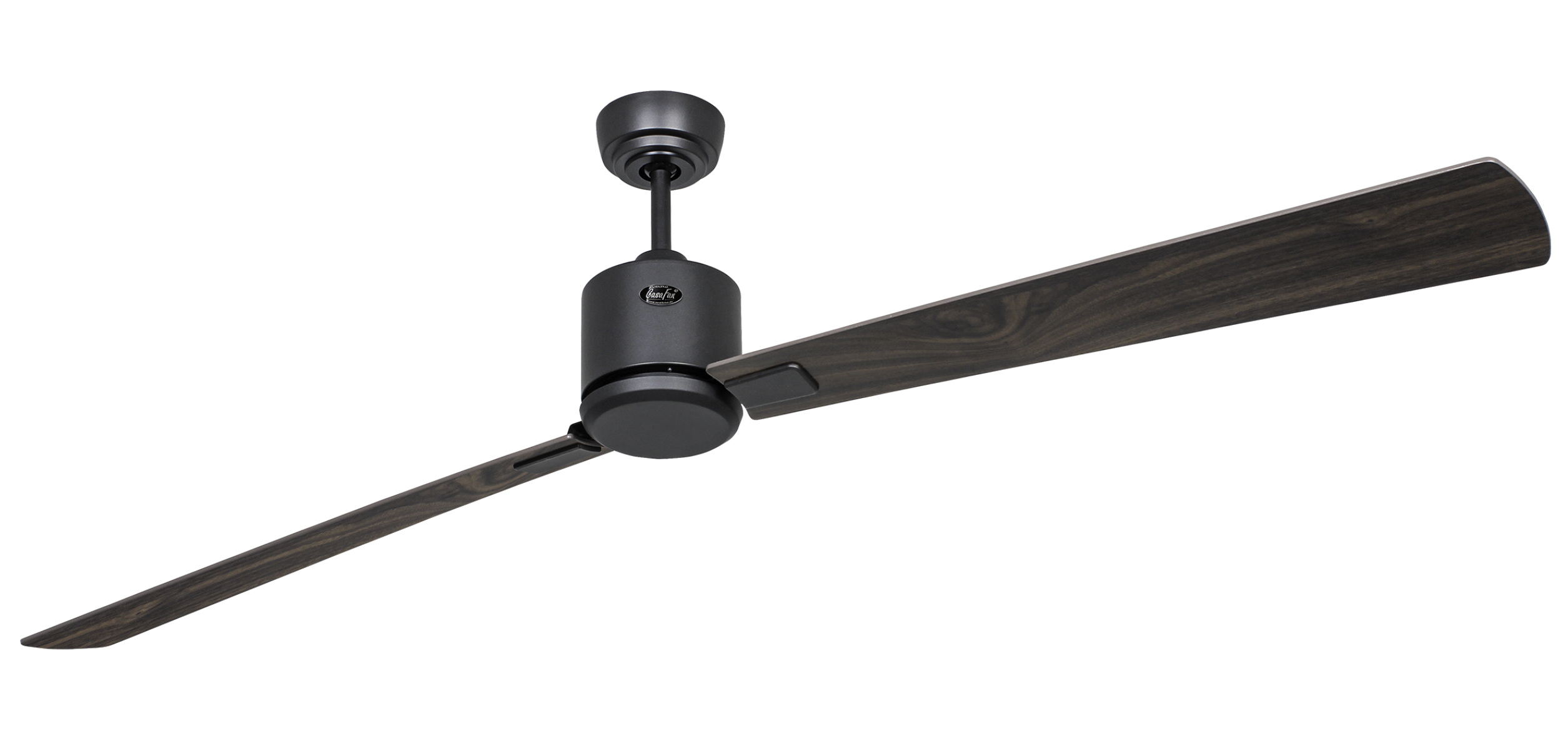 Ein schwarzer Deckenventilator mit zwei dunklen Holzblättern, vor weißem Hintergrund.