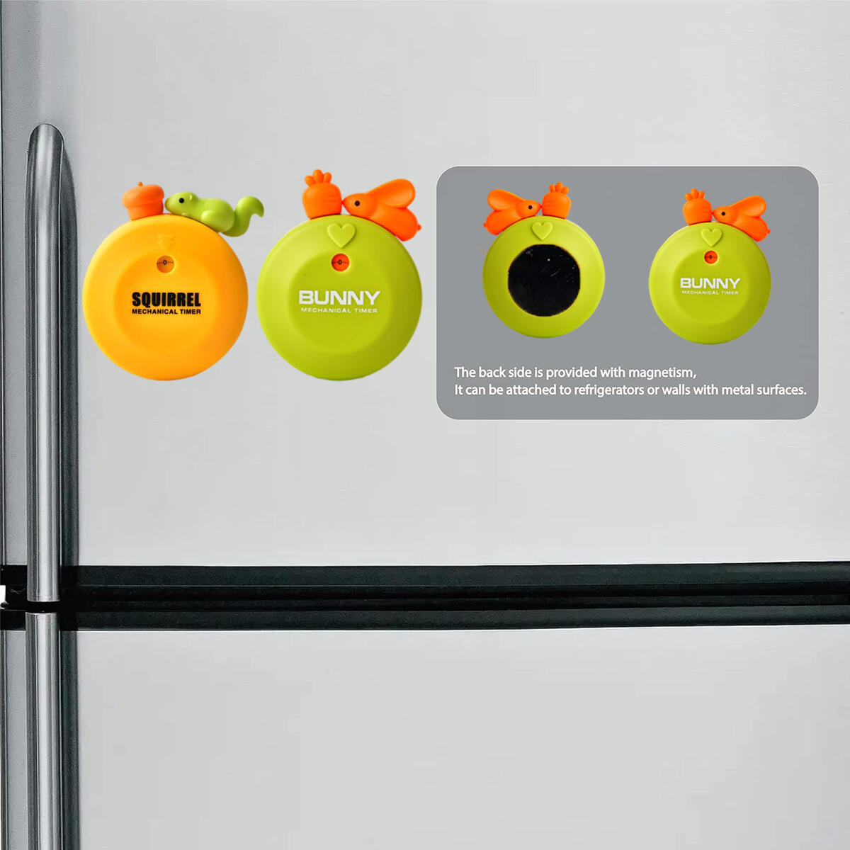 Drei mechanische Timer auf einem Kühlschrank. Zwei grüne Hasentimer, ein orangefarbener Eichhörnchen-Timer.