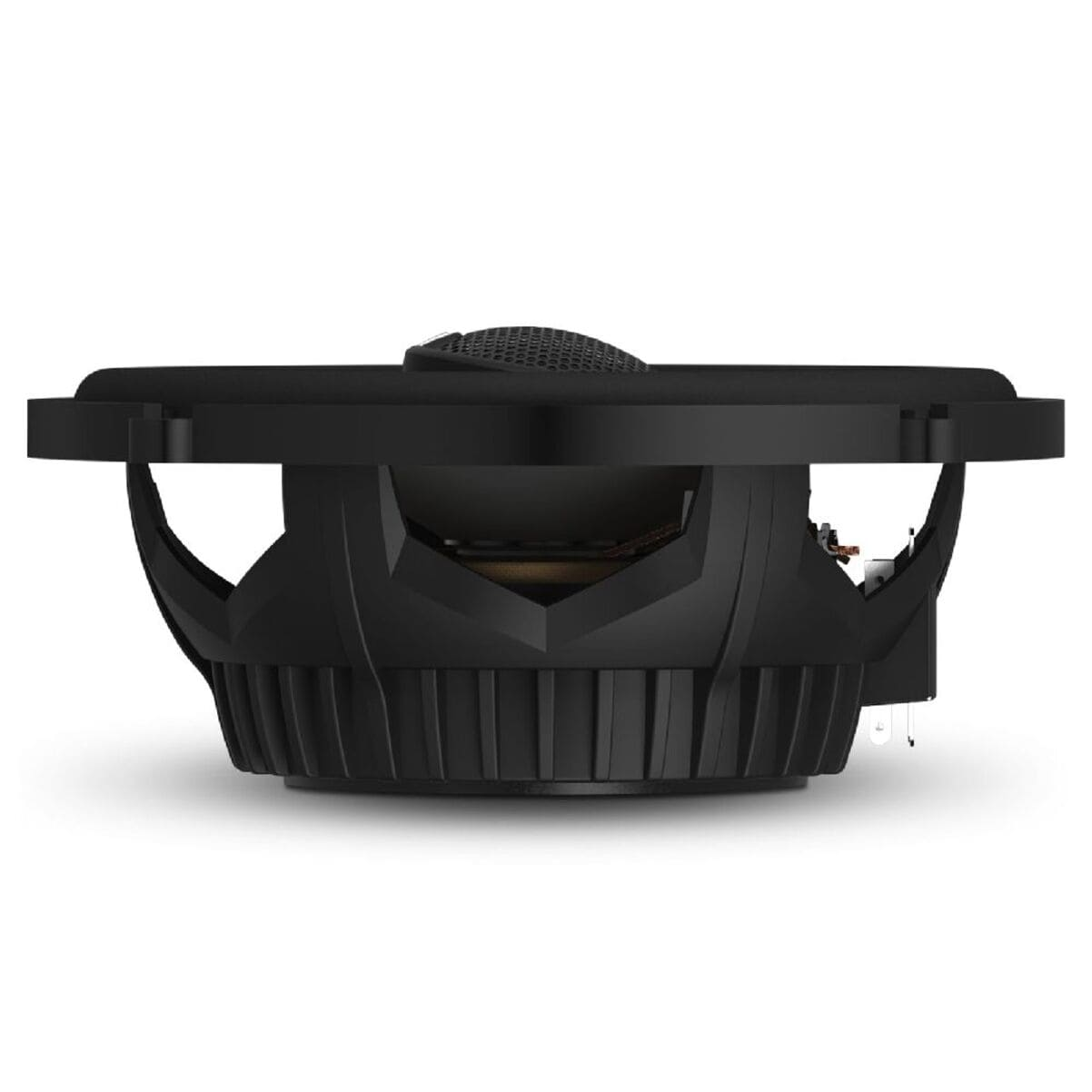 Ein schwarzer Autosubwoofer, Seitenansicht, mit dem Lautsprecher nach oben gerichtet.
