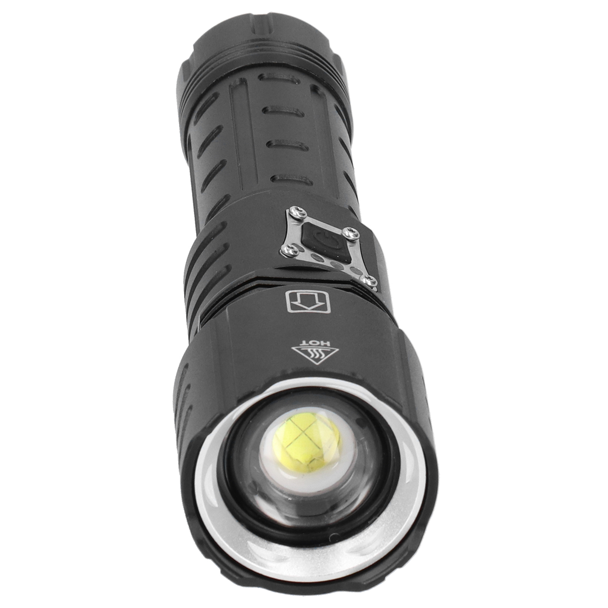 Eine schwarze Taschenlampe mit hellem Licht. Sie hat einen silbernen Ring um das Licht.