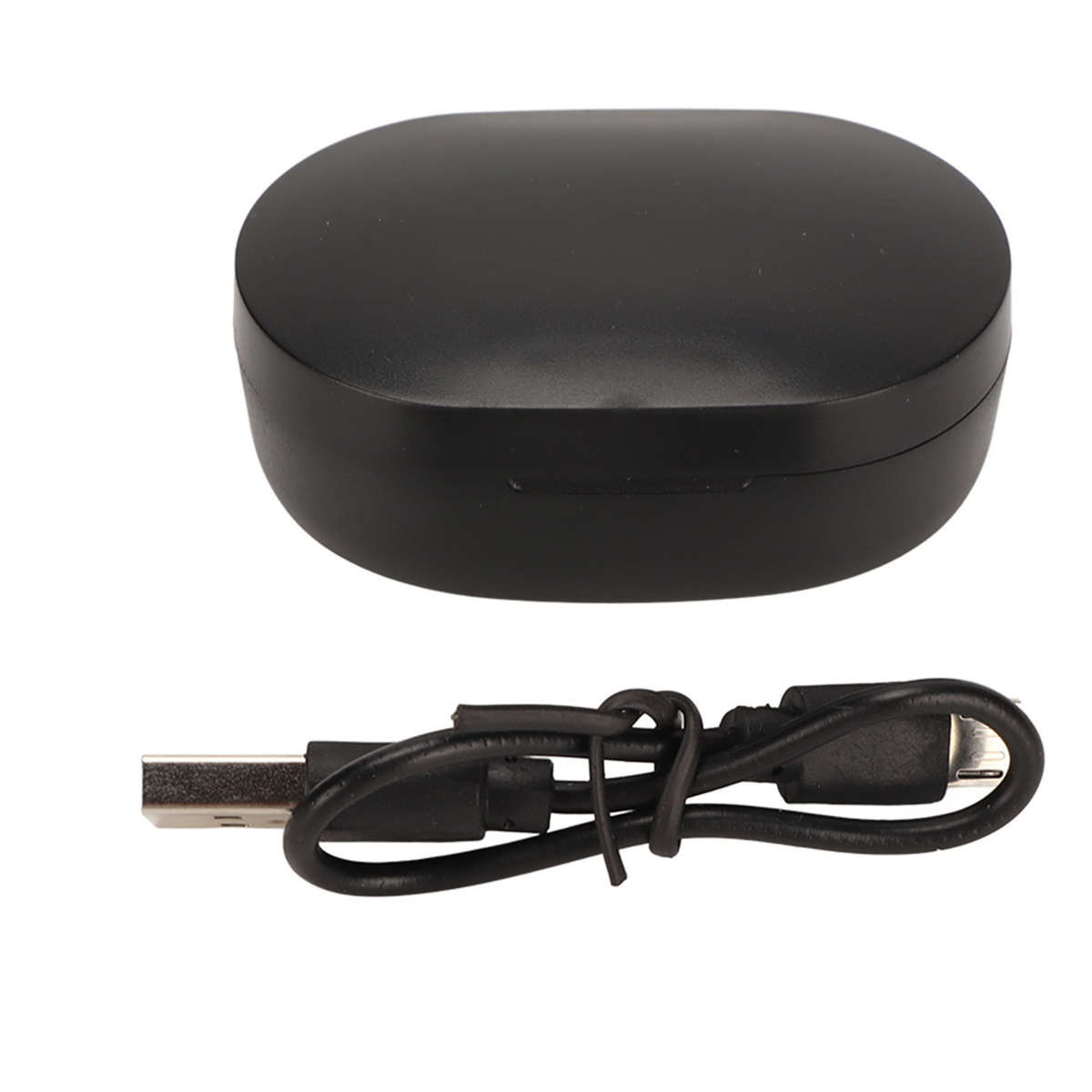 Schwarzes Ladecase und USB-Kabel für Ohrhörer. Kabel hat USB-A- und USB-C-Ende.