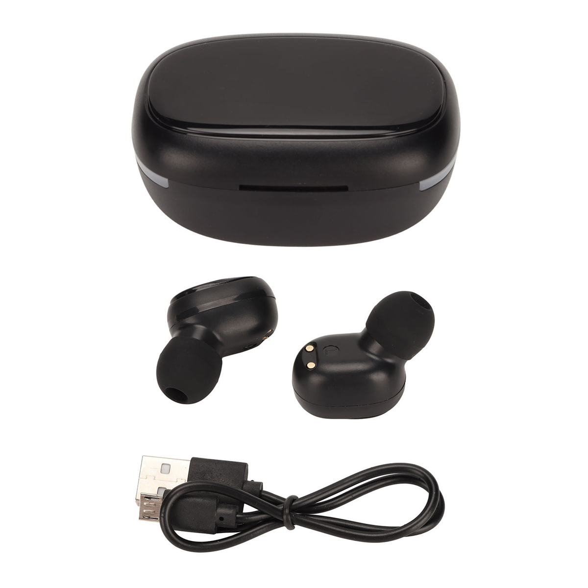 Ein schwarzes Ladecase, zwei schwarze Ohrhörer und ein USB-Kabel. Alle Artikel liegen auf einer weißen Oberfläche.