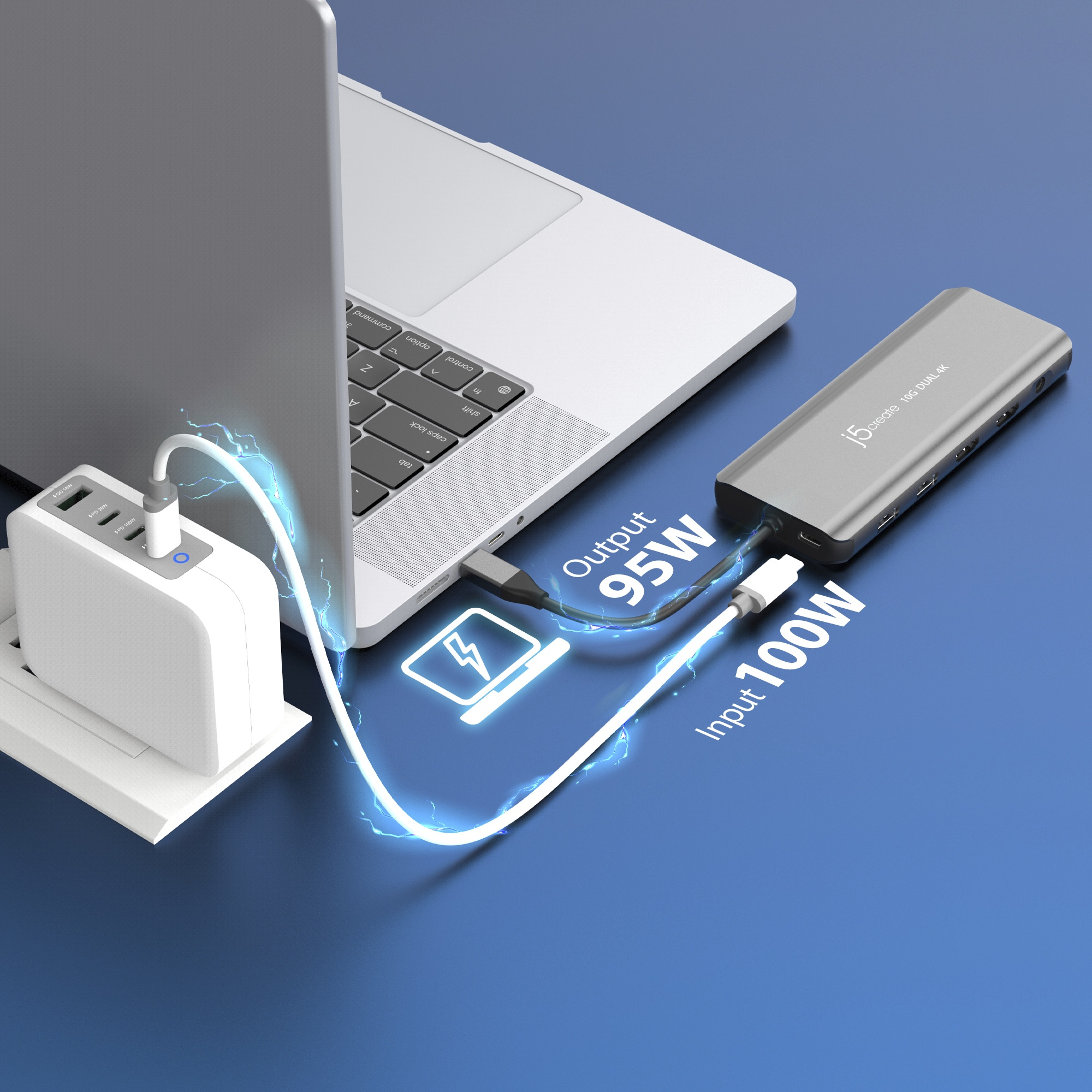 Ein Laptop, der an ein Netzteil und einen USB-Hub angeschlossen ist.