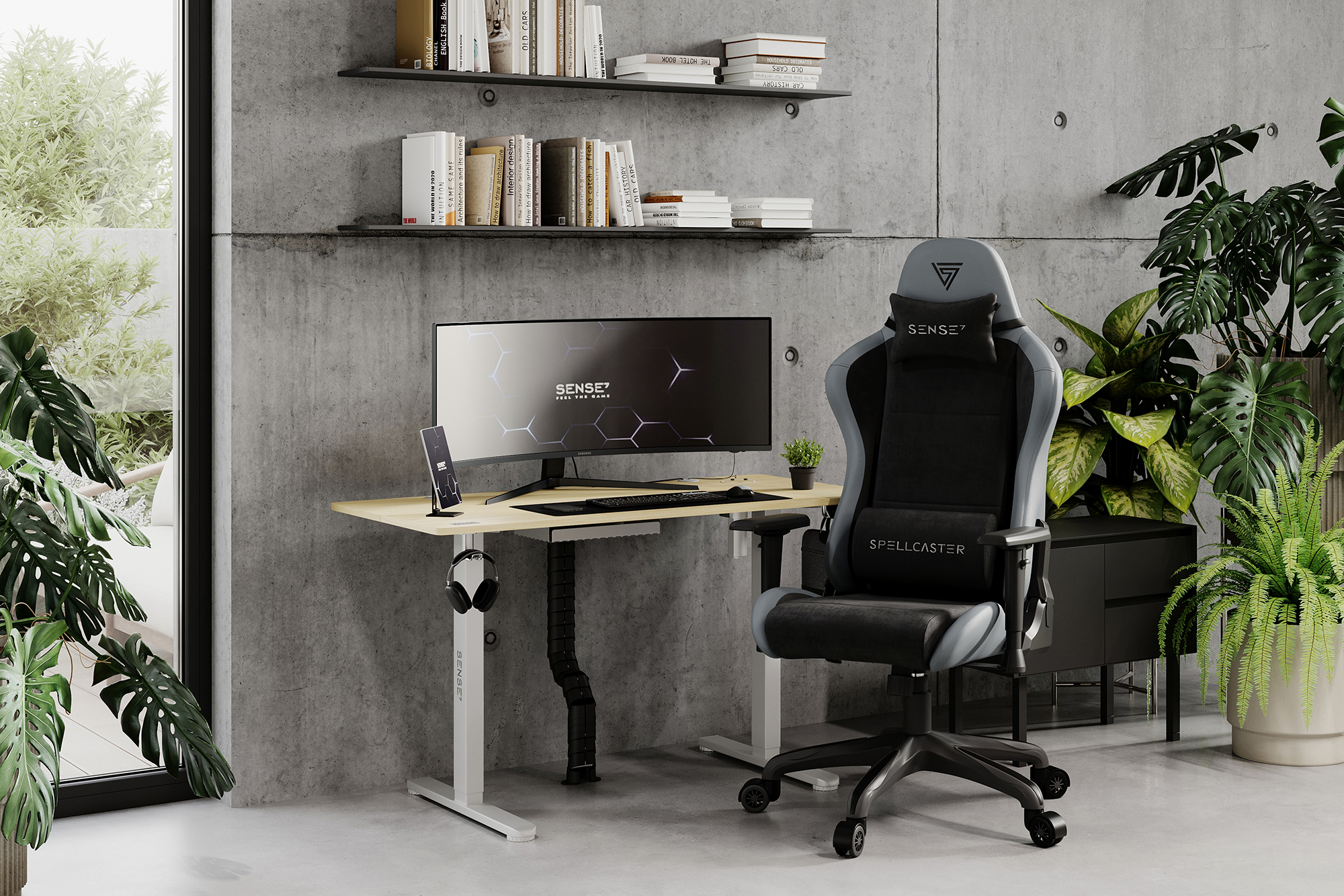 Een moderne thuiskantoor met een bureau, stoel, computer en planten. Betonnen muur.
