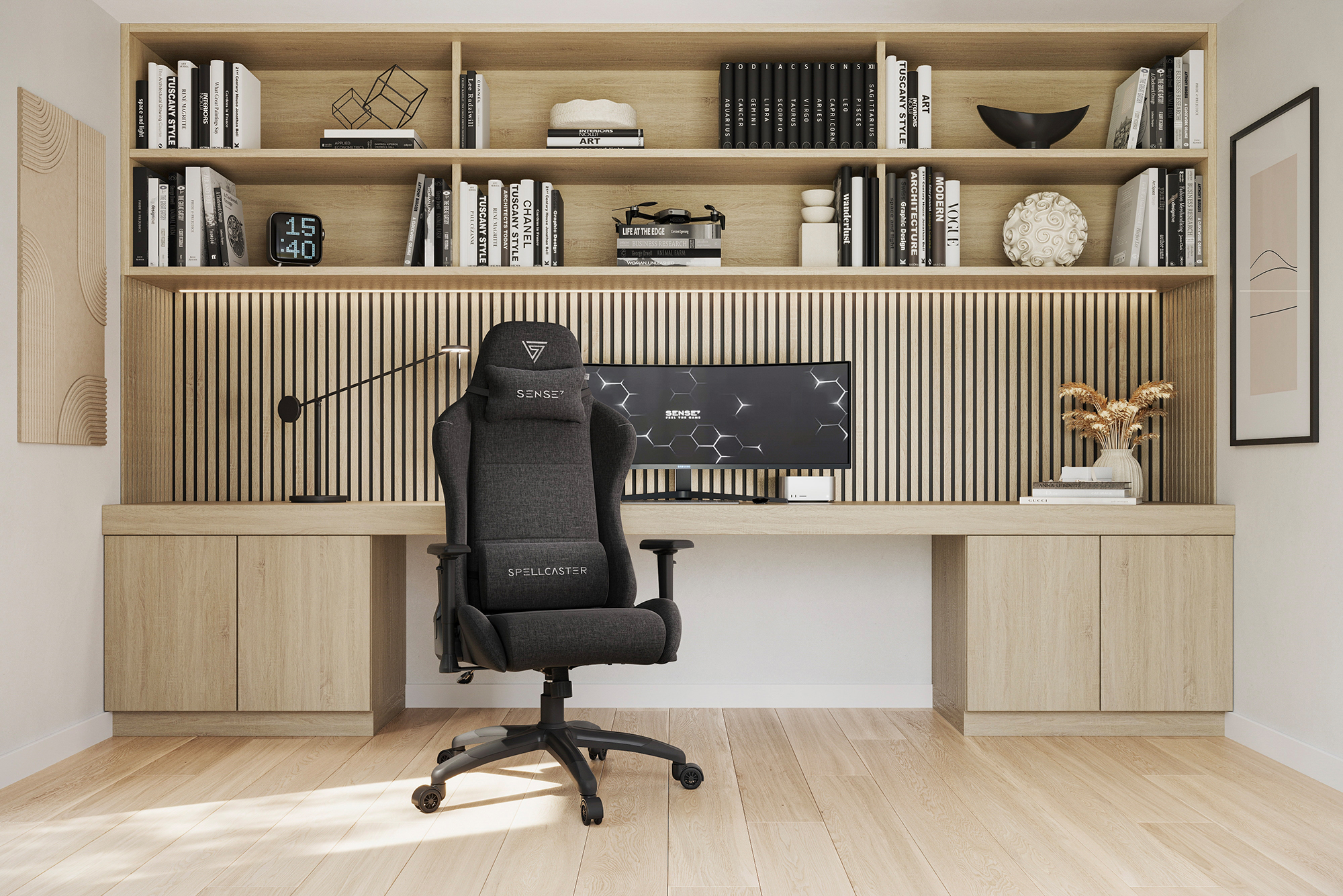 Modernes Homeoffice mit Schreibtisch, Gaming-Stuhl, Monitor und Bücherregalen.