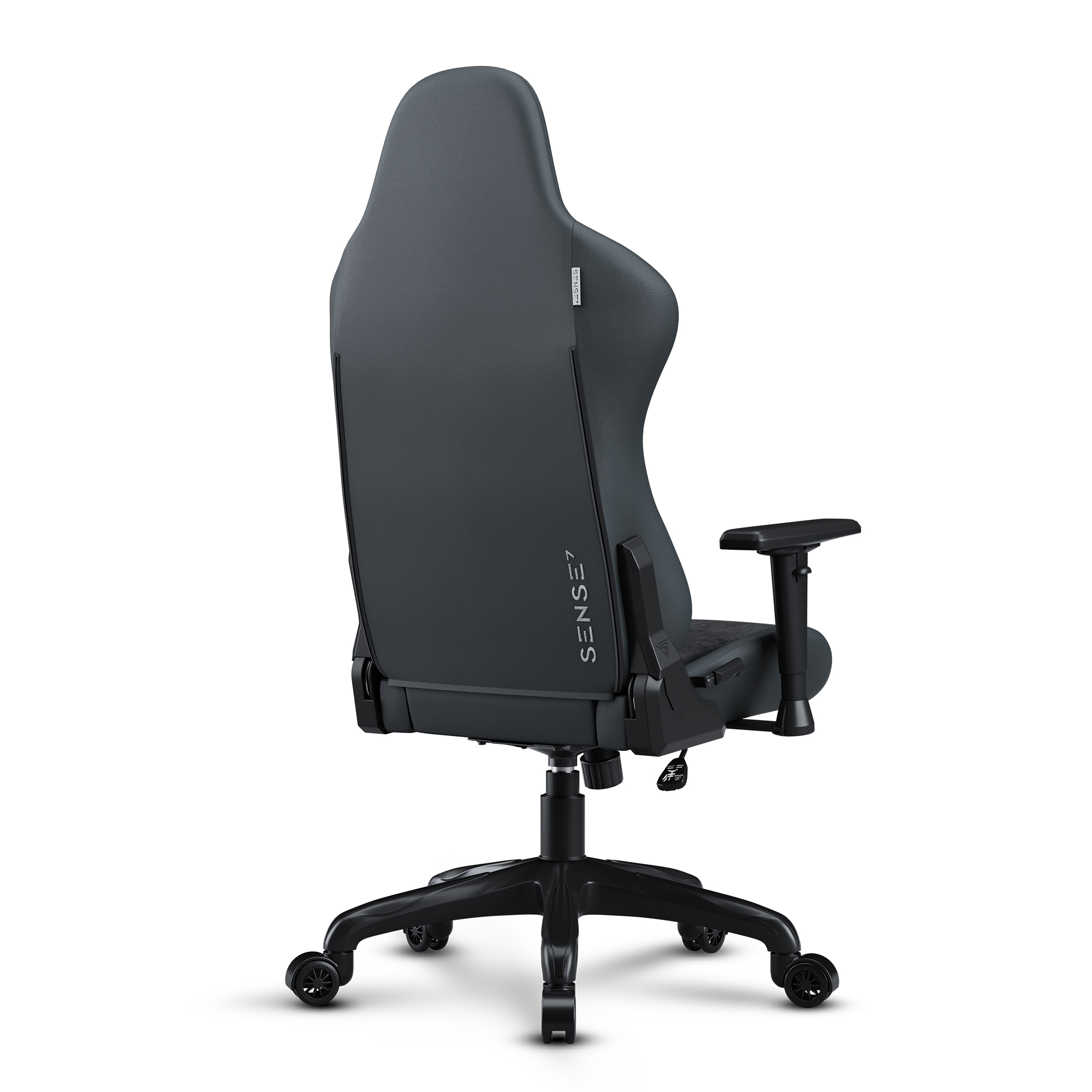 Gamingstoel, achteraanzicht, zwart met grijze accenten, logo aan de zijkant.