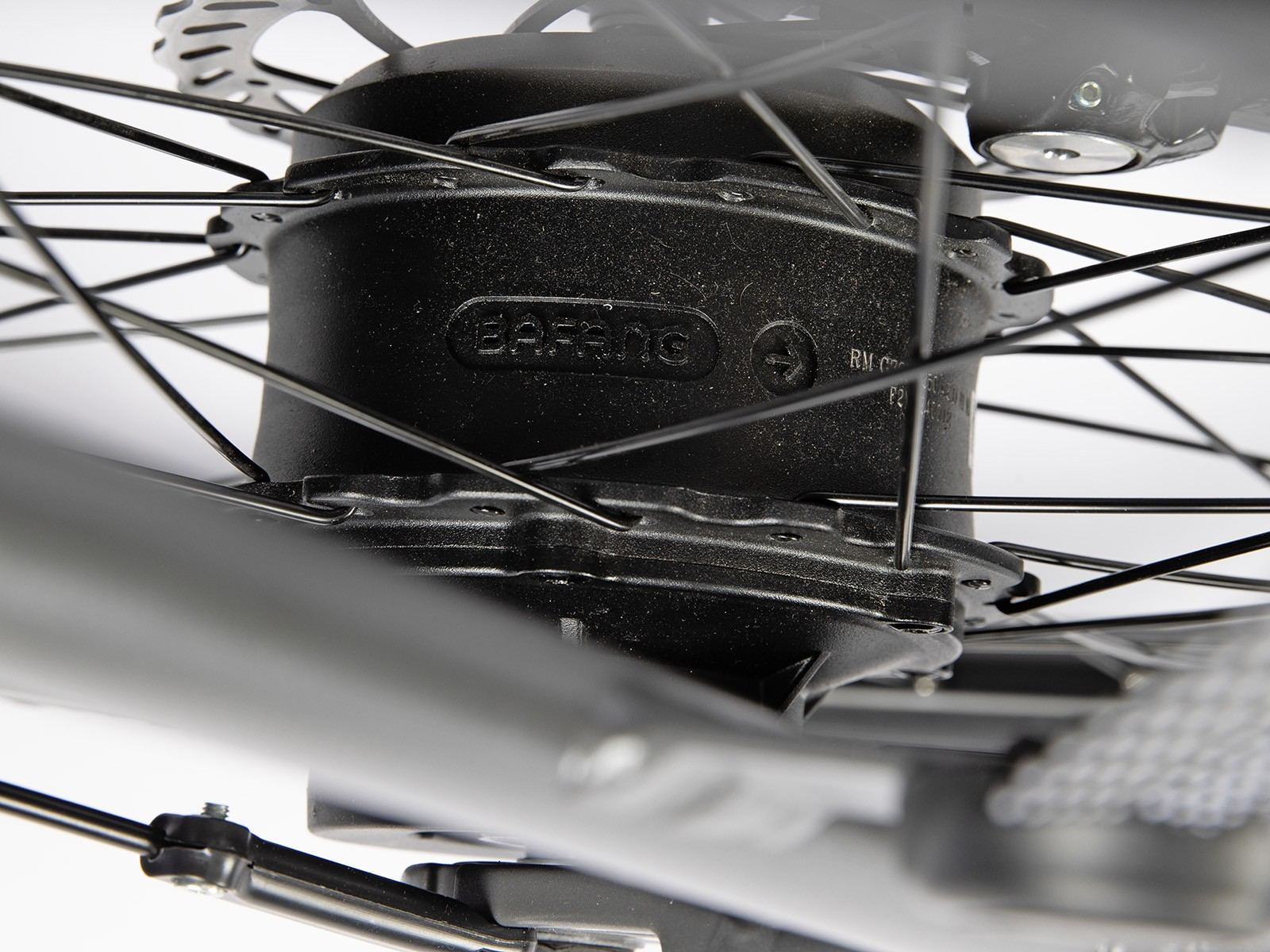 Close-up van de Bafang elektrische fietsmotor op het wiel.