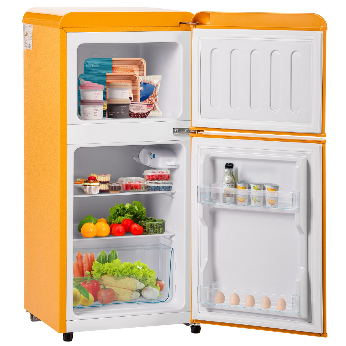 Oranger Kühlschrank mit geöffneten Türen, gefüllt mit Lebensmitteln. Weißes Innere.