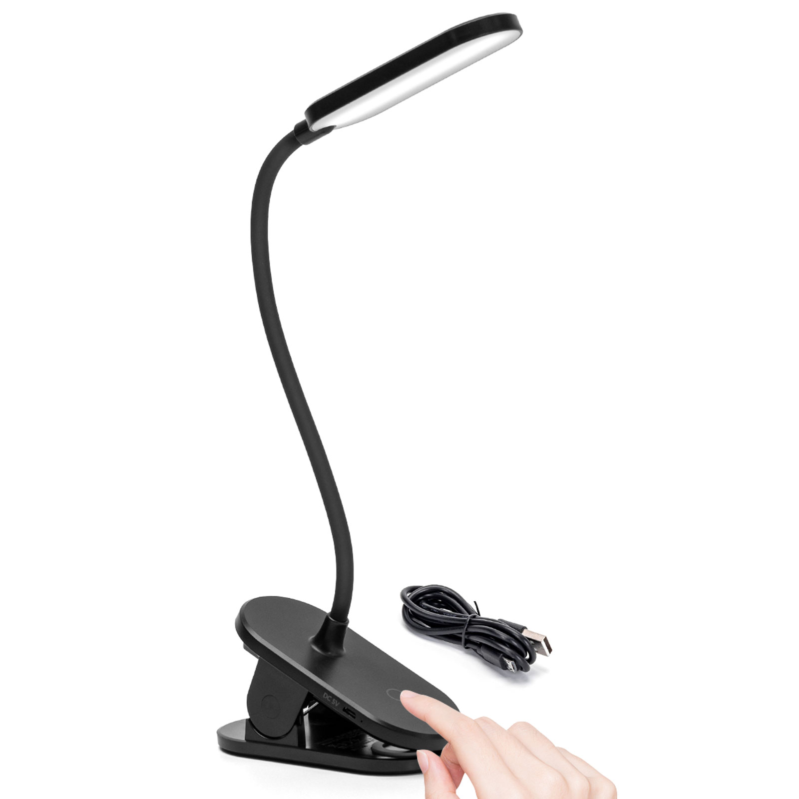 Lampada da lettura nera con collo flessibile. Una mano tocca la base. Sfondo bianco.