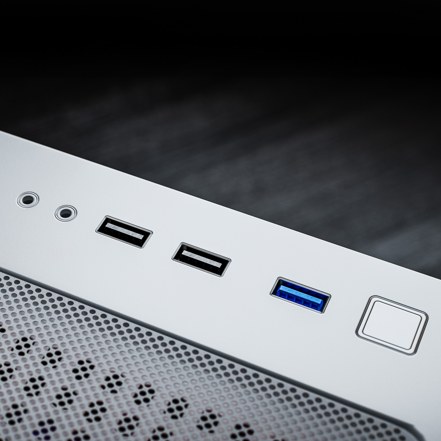 Nahaufnahme eines weißen Computergehäuses mit USB-Anschlüssen. Drei schwarz und einer blau.
