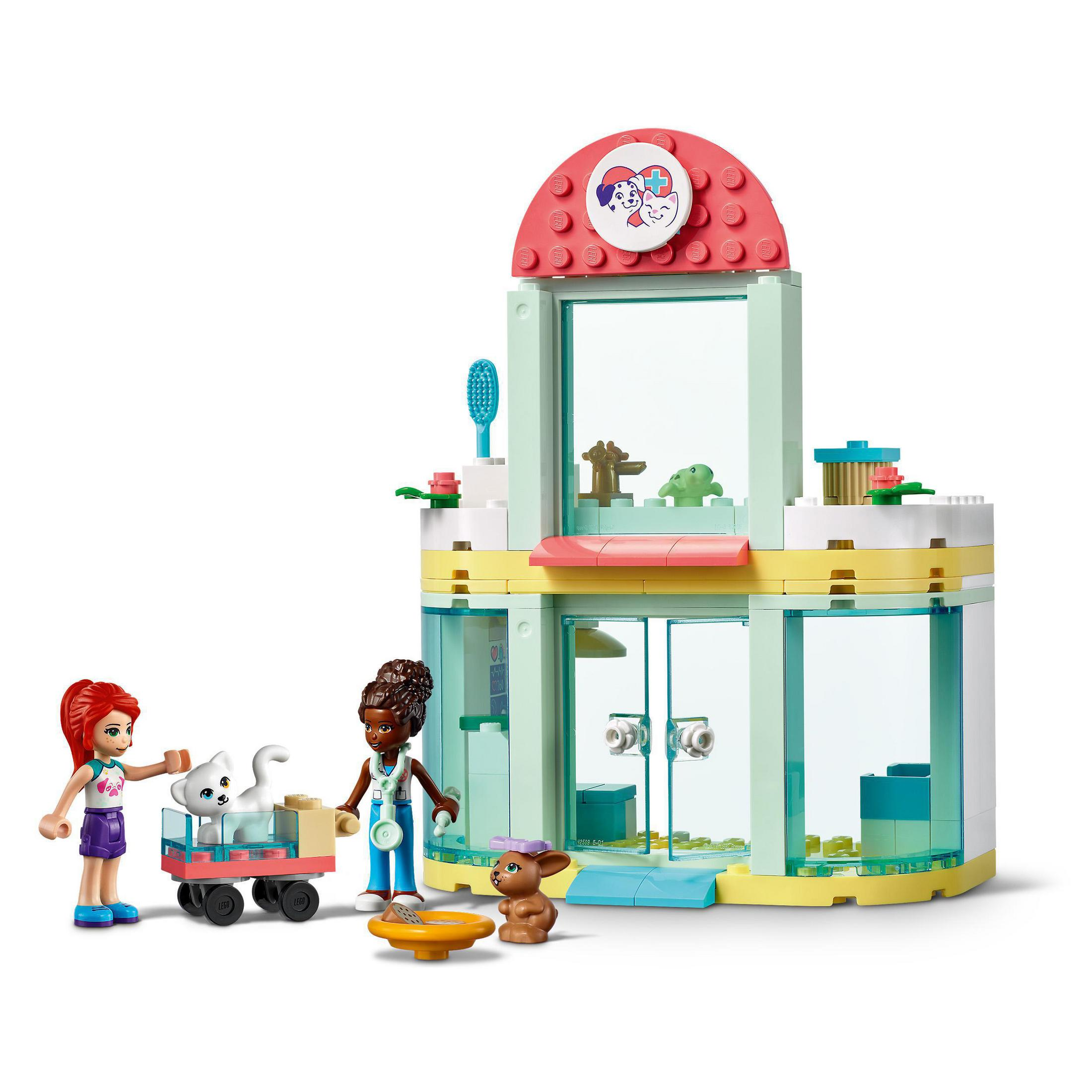 Een Lego dierenkliniek met figuren. Inclusief kat, hond en twee mensen.