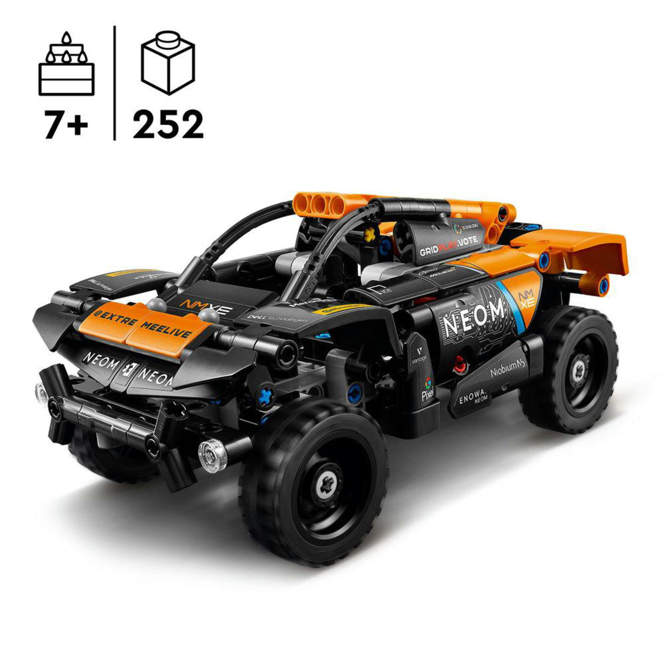 Schwarz-oranges Spielzeugautomodell mit 252 Teilen. Das Auto hat ein auffälliges Design mit dem Wort NEOM in Orange.