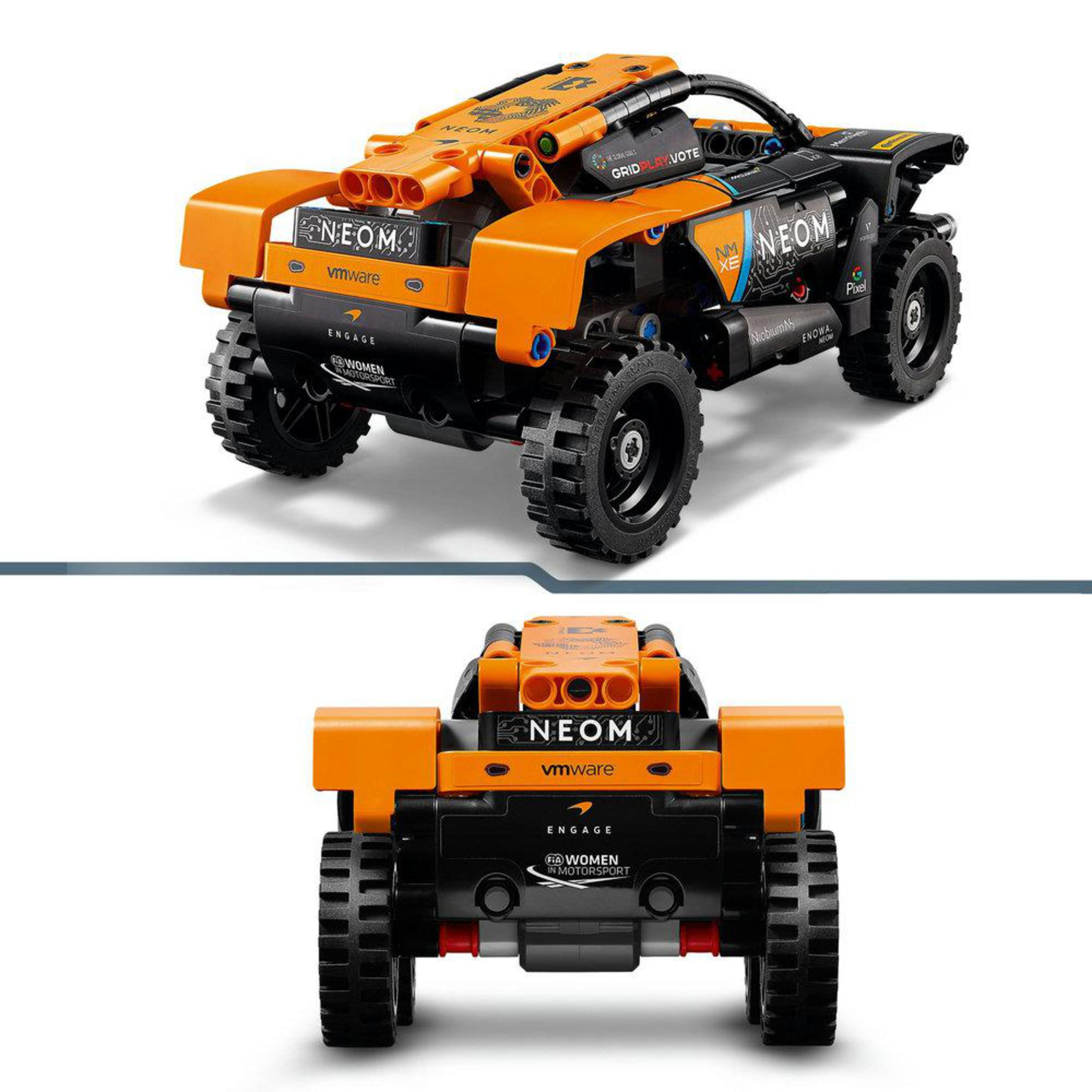 Orange-schwarzes LEGO Technic Rennwagenmodell.
