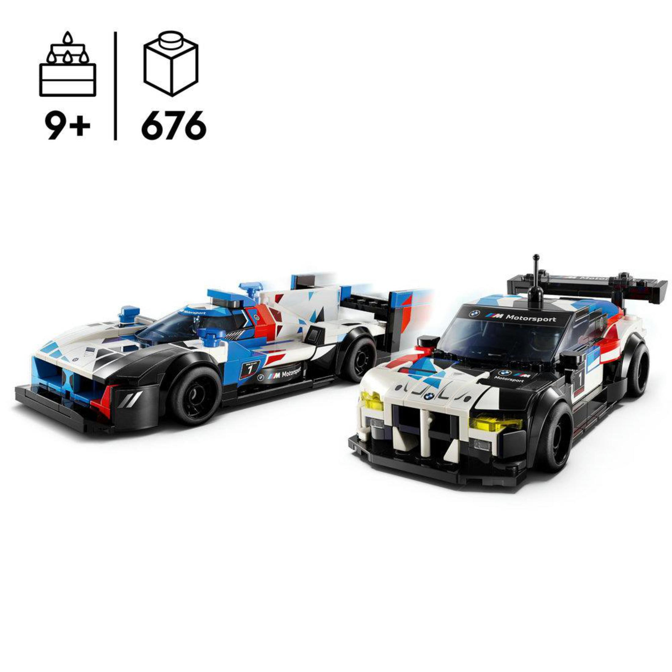 Twee Lego BMW raceauto's. Eén blauw en wit, de andere zwart en wit met rode en blauwe accenten. Setnummer is 676.