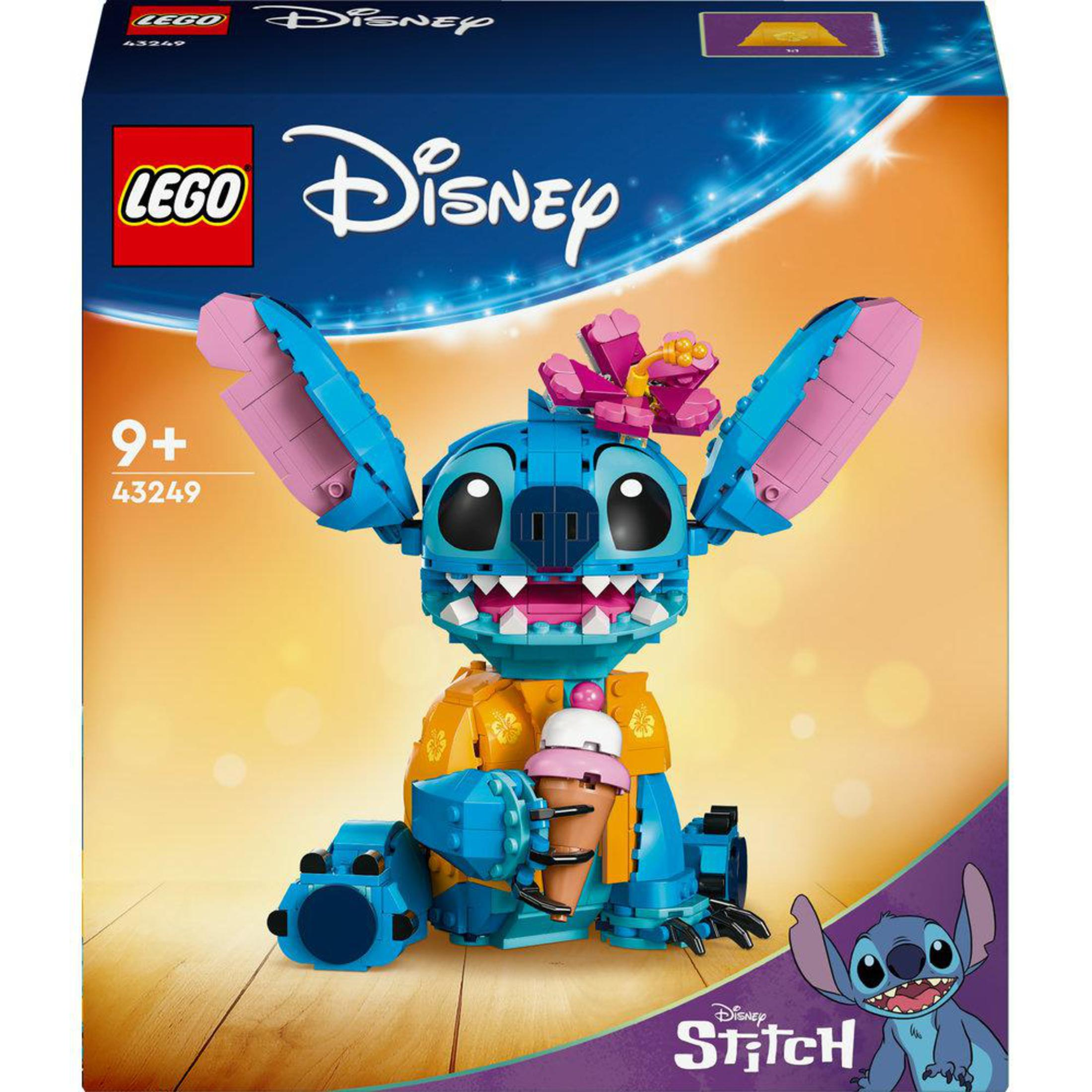 Figurka Lego Disney Stitch trzymająca rożek z lodami z pudełkiem w tle.
