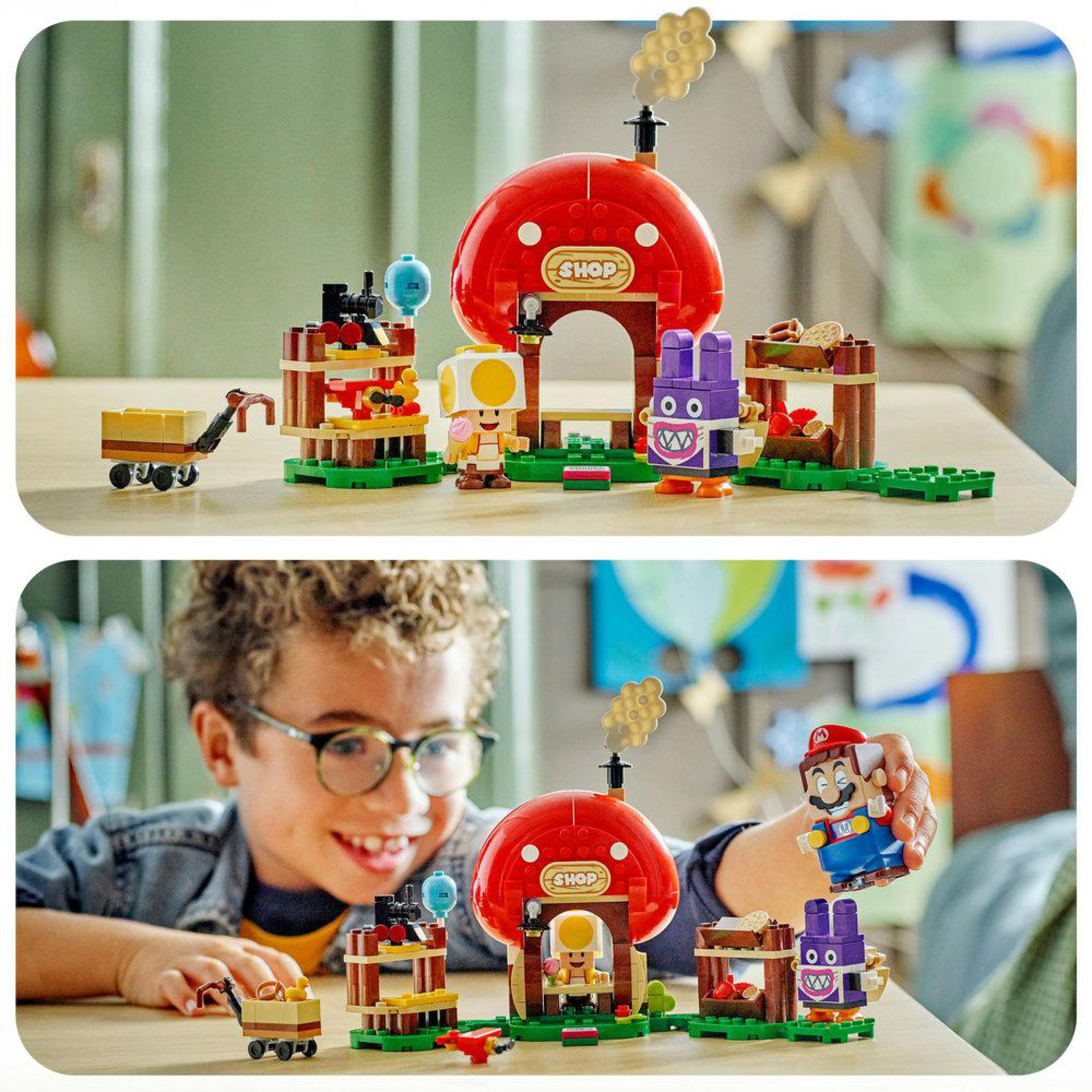 Due immagini dei set Lego Super Mario. Uno costruito e uno con un bambino.