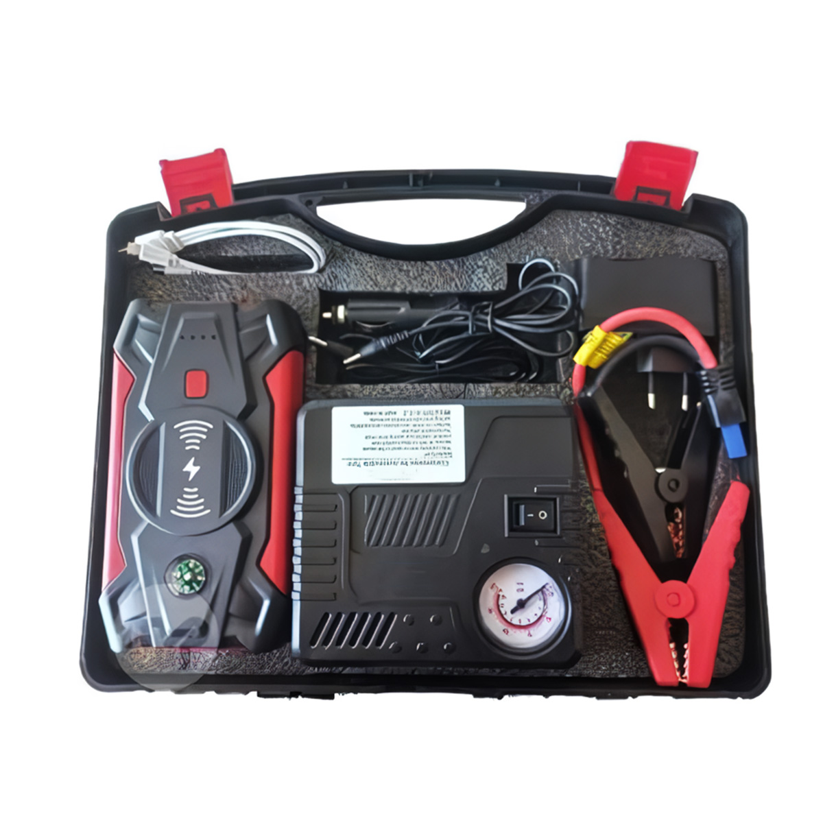 Caja de herramientas negra con varios accesorios para coche. Incluye arrancador, compresor de aire, cables. Fondo blanco.