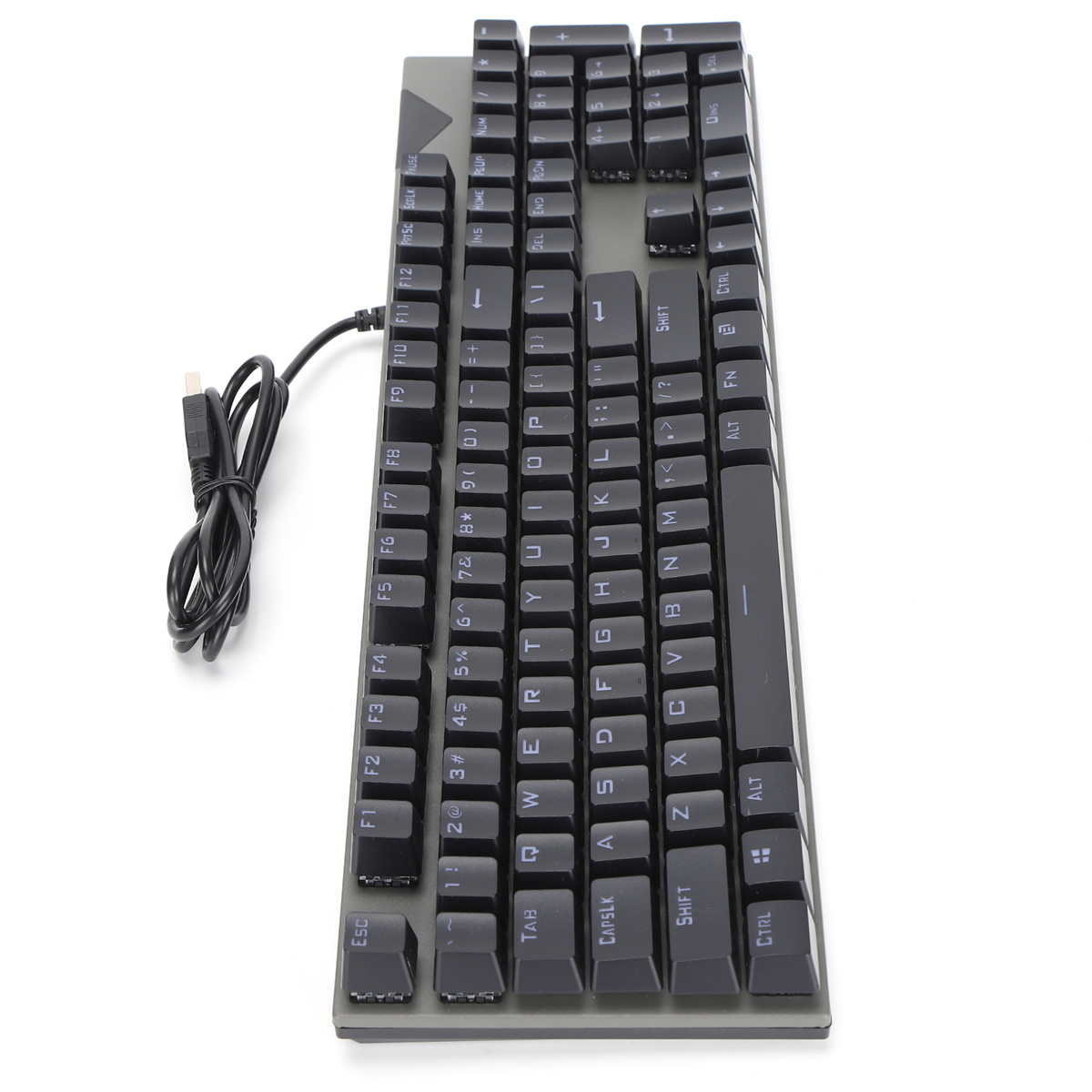 Eine schwarze Tastatur mit weißen Tastenkappen. Ein USB-Kabel ist angeschlossen.