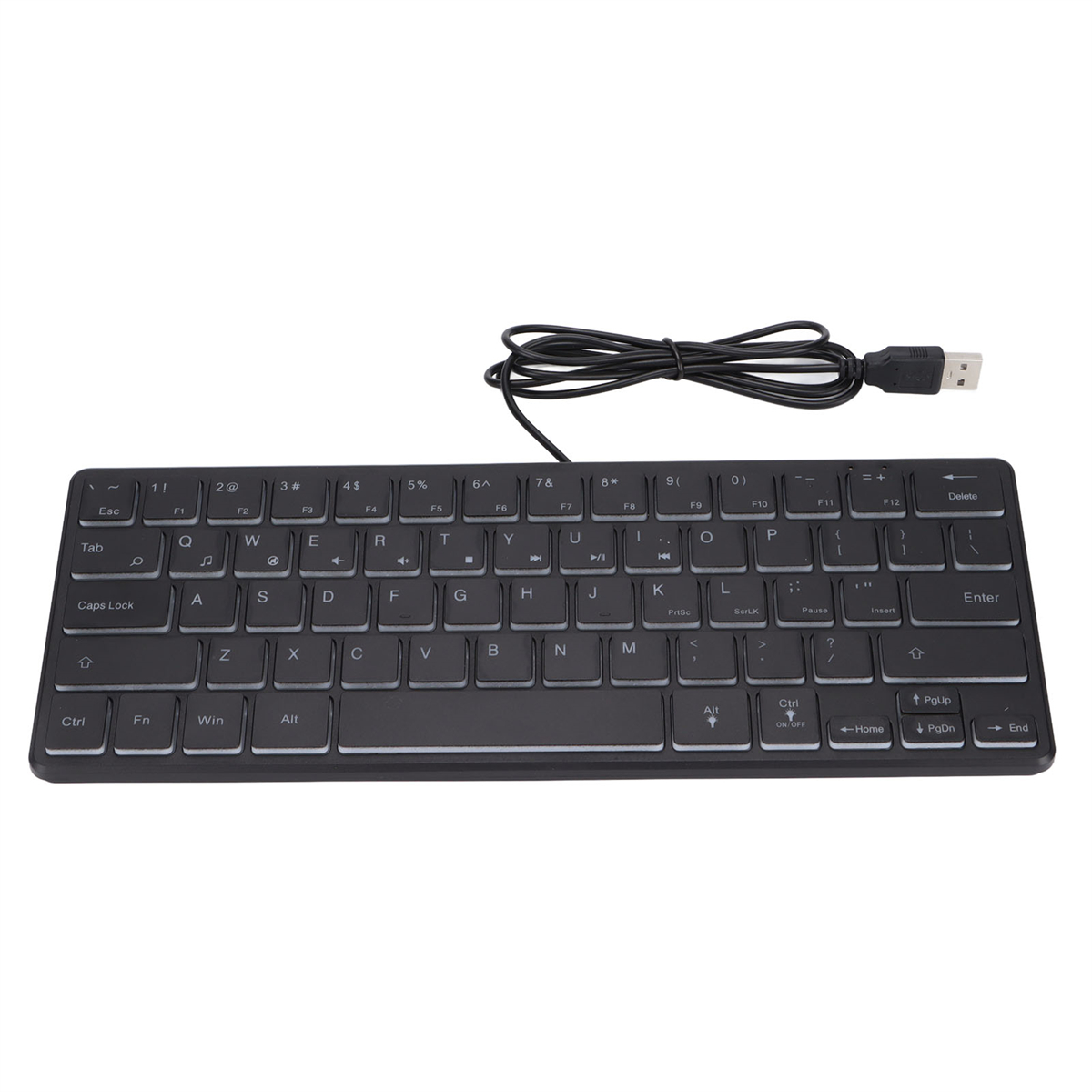 Eine schwarze Tastatur mit USB-Kabel auf weißem Hintergrund.