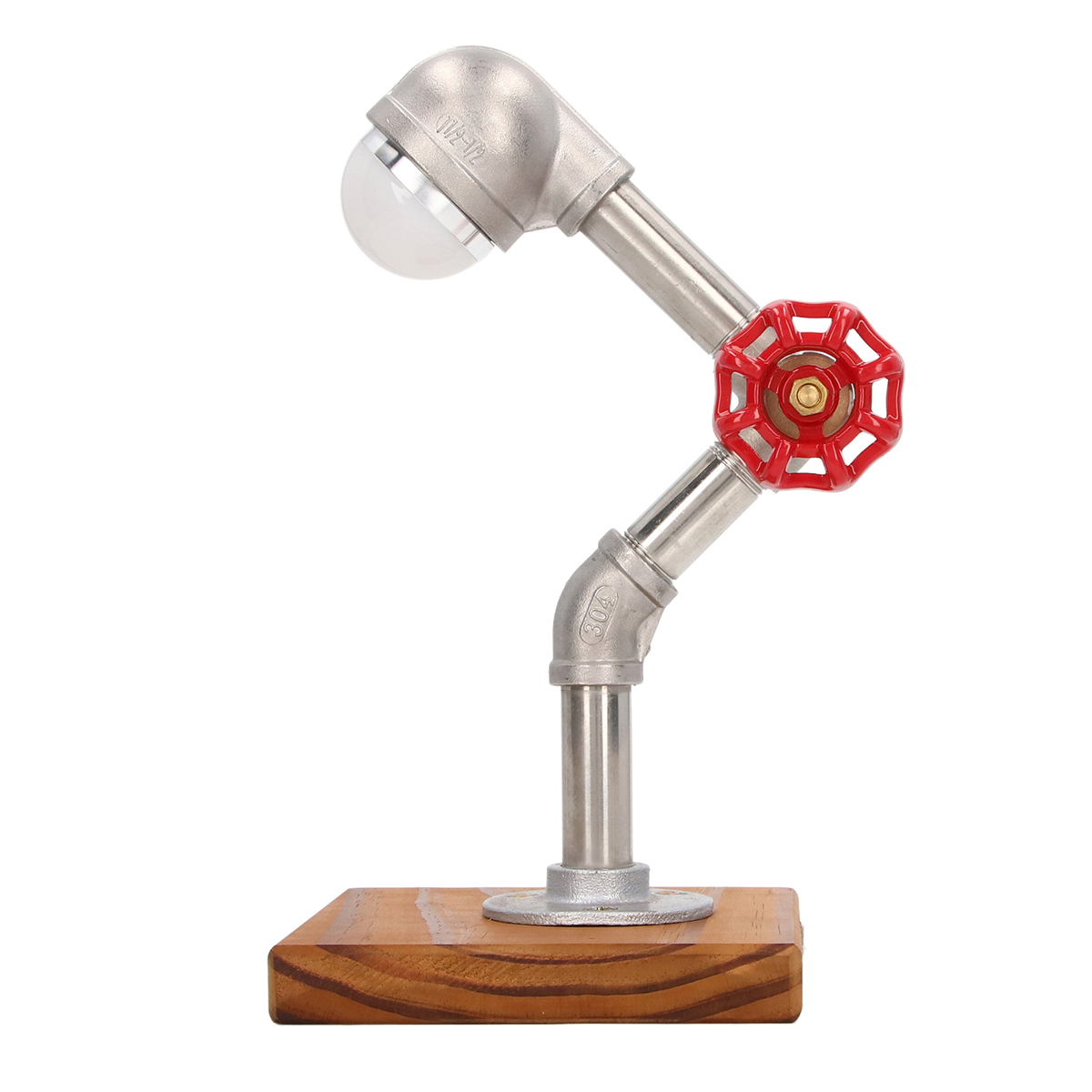 Metalllampe mit rotem Ventil auf Holzsockel. Das Licht der Lampe ist an.