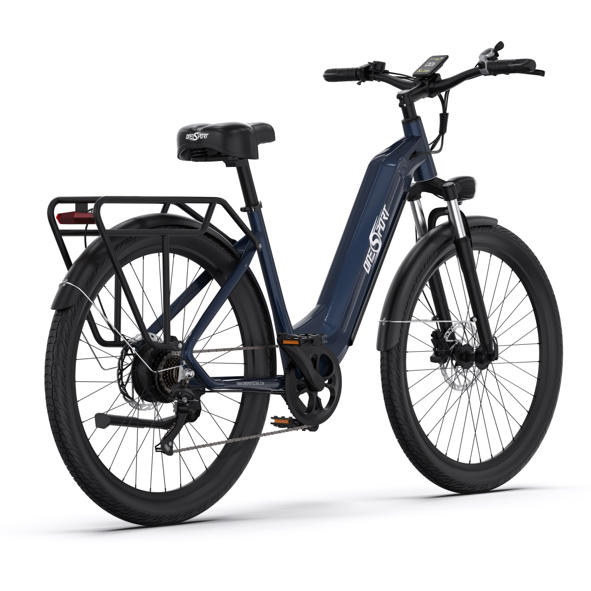 Bicicletta elettrica blu su sfondo bianco. Ha un portapacchi e parafanghi. Il marchio è DESSTART.