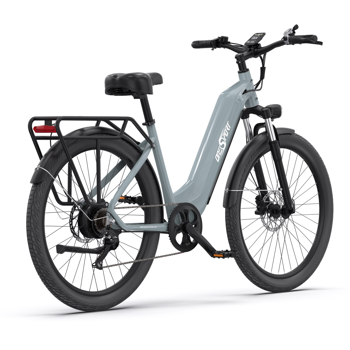 Una bicicletta elettrica grigia con pneumatici neri, un portapacchi posteriore e un display sul manubrio.