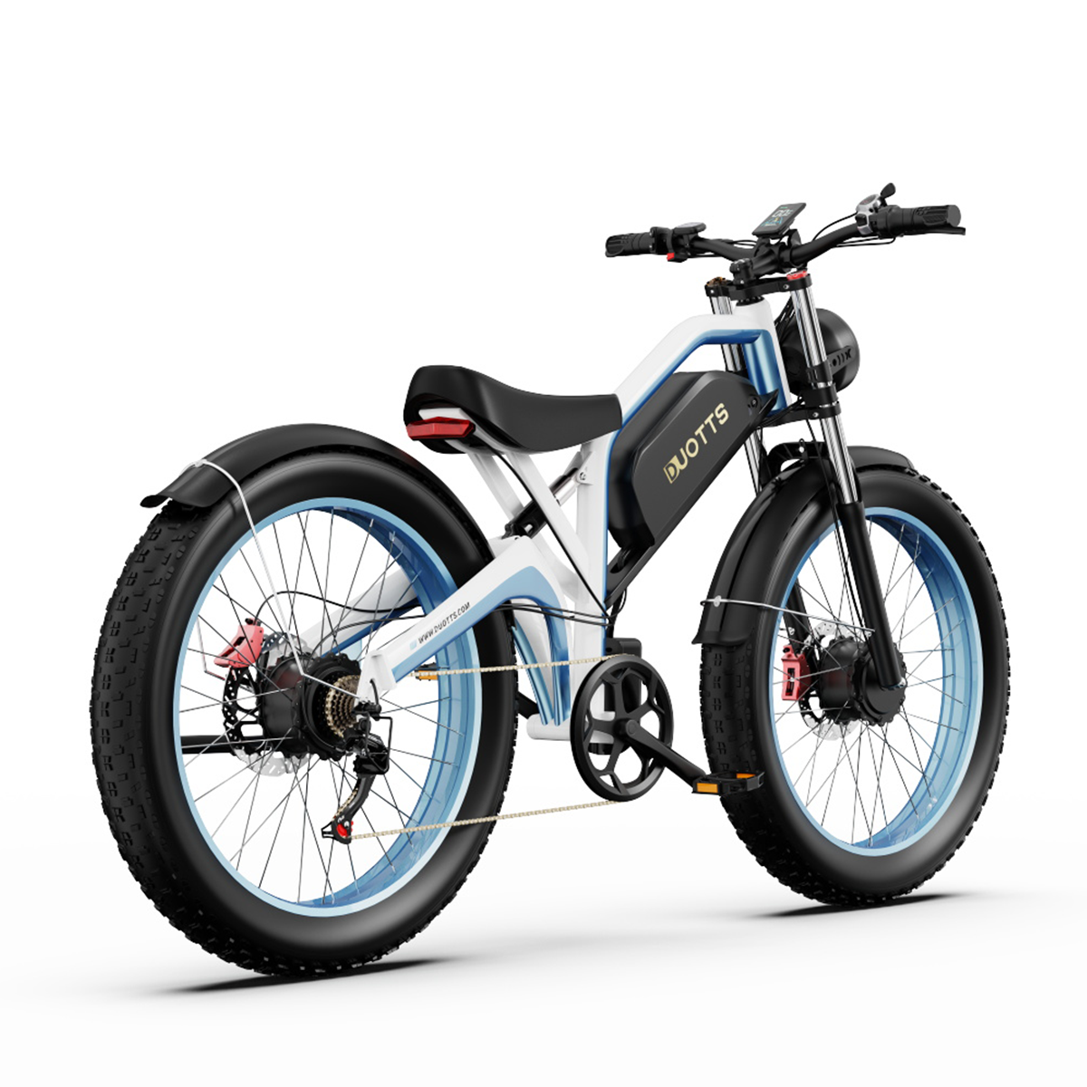 Bicicleta eléctrica blanca y negra con neumáticos anchos y marco azul, fondo blanco.