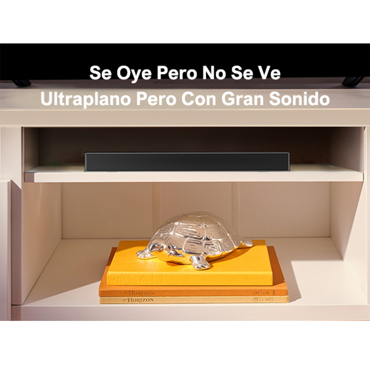 Un armario blanco con objetos, incluyendo libros y una tortuga plateada.