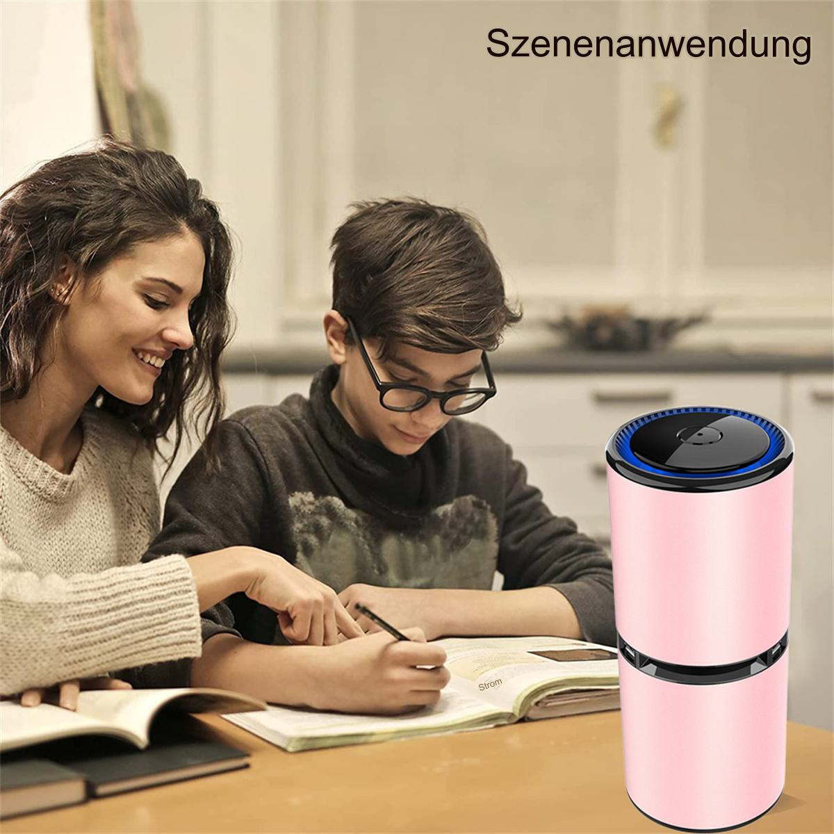 Eine Frau und ein Junge sind zusammen mit einem Luftreiniger.