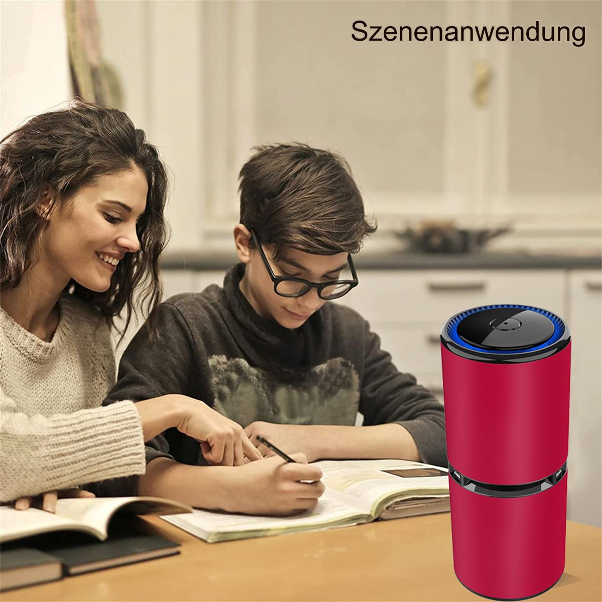 Frau und Kind lernen mit einem Luftreiniger auf dem Tisch.