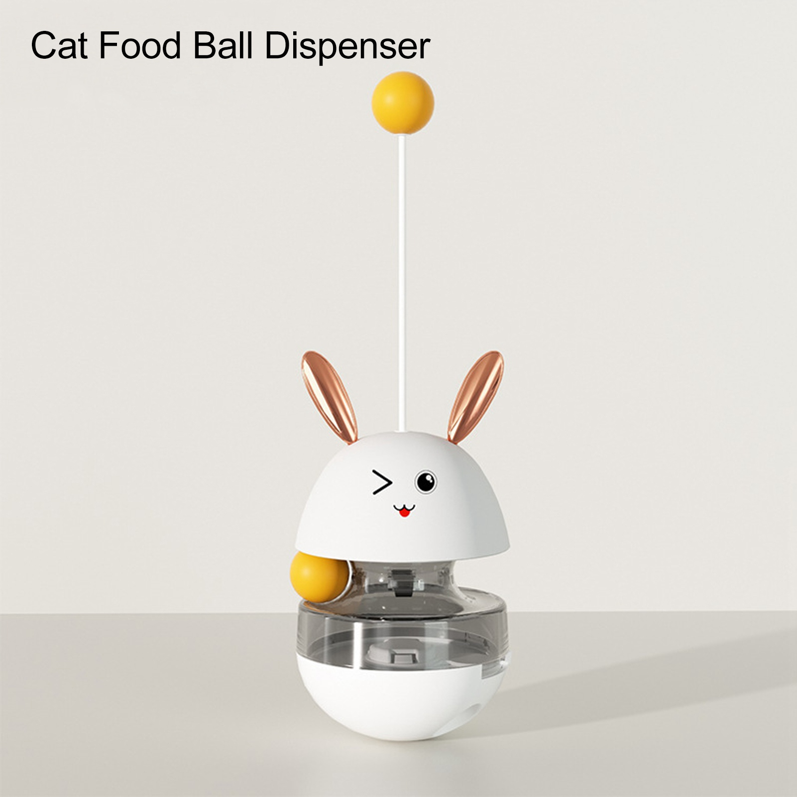 Ein weißer Katzenfutterspender in Form eines Cartoon-Hasen mit einem gelben Ball.