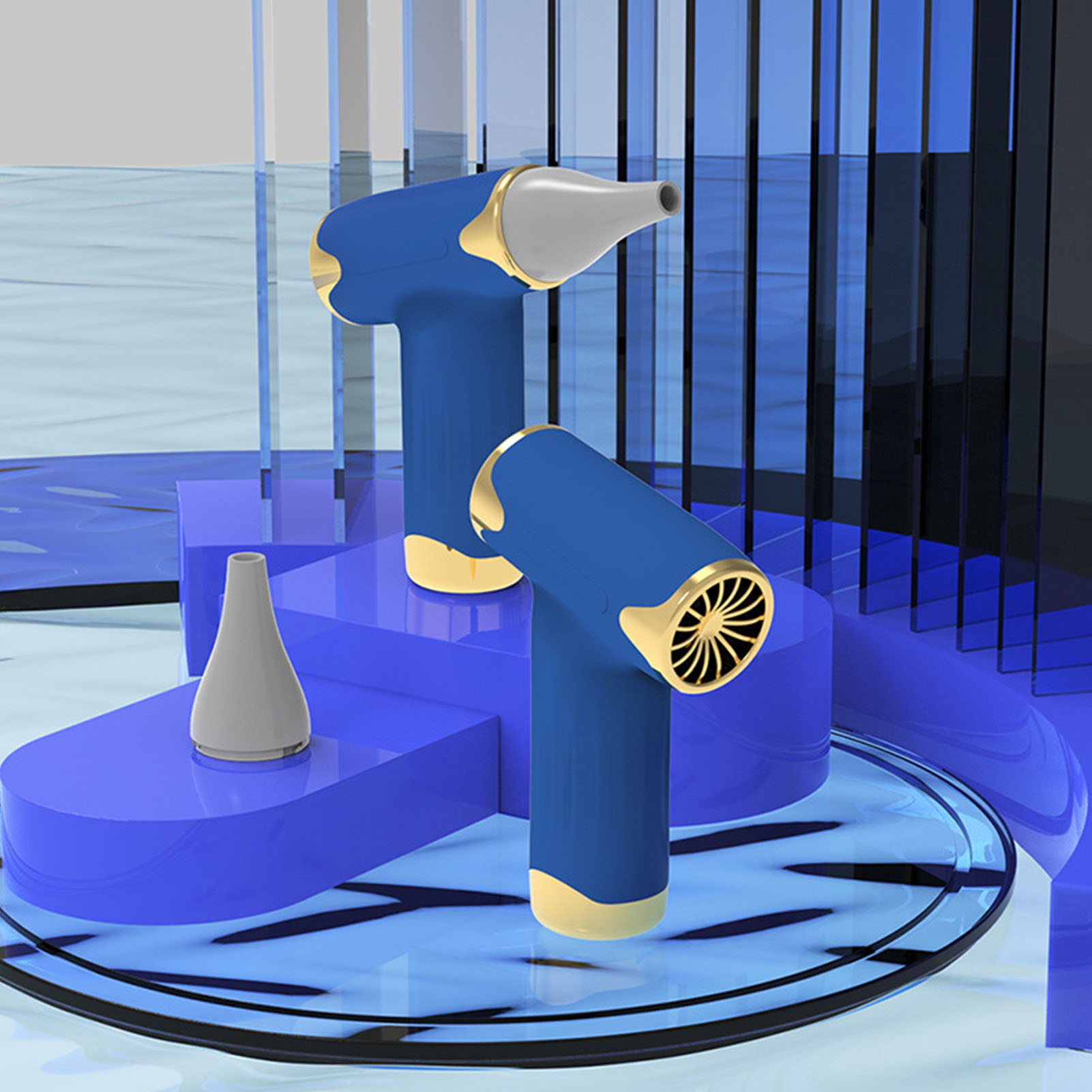 Zwei blau-goldene Haartrockner. Sie haben eine Düse und stehen auf einer blauen Glasoberfläche.