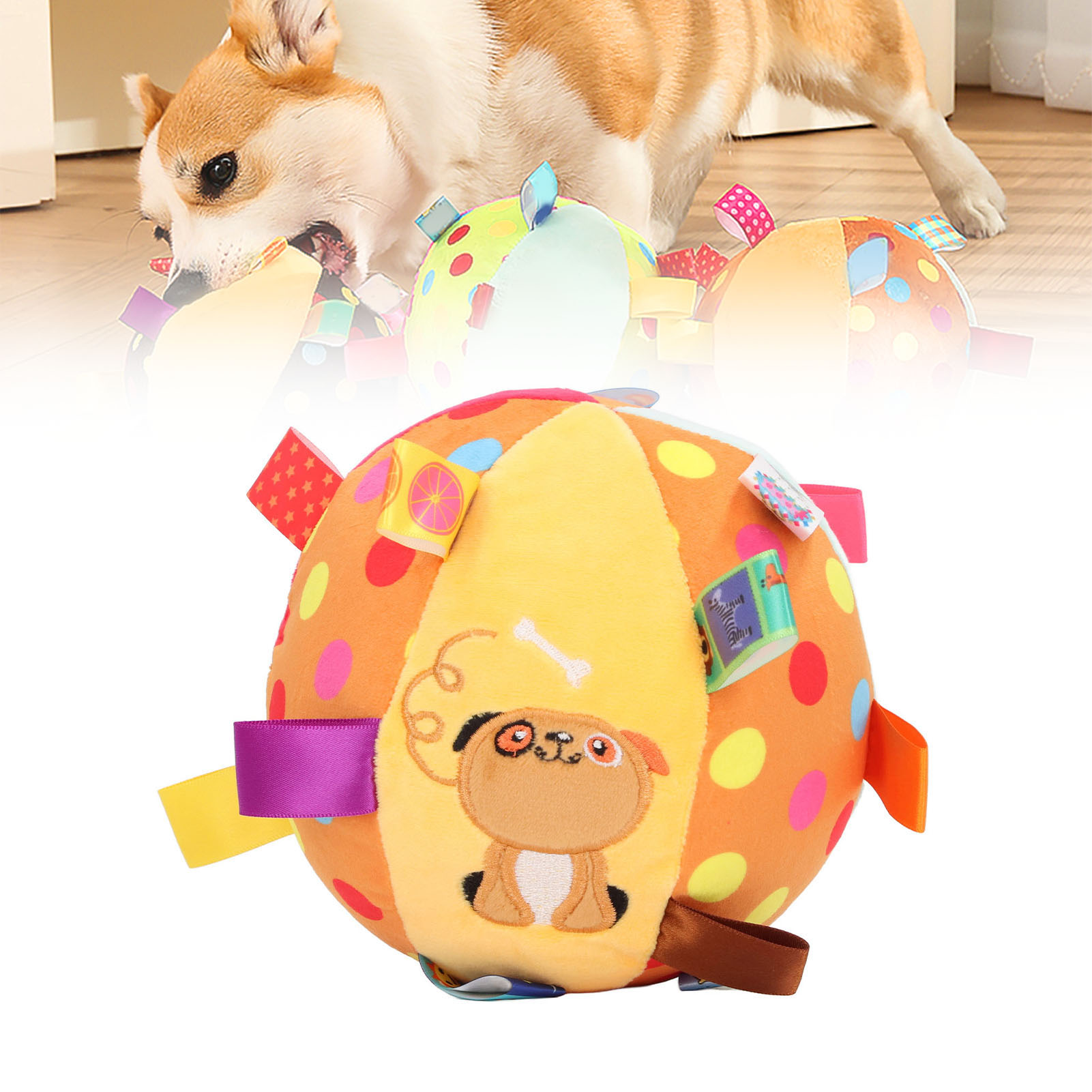 Ein Hund spielt mit einem bunten Plüschball, mit einer Hundeillustration darauf.