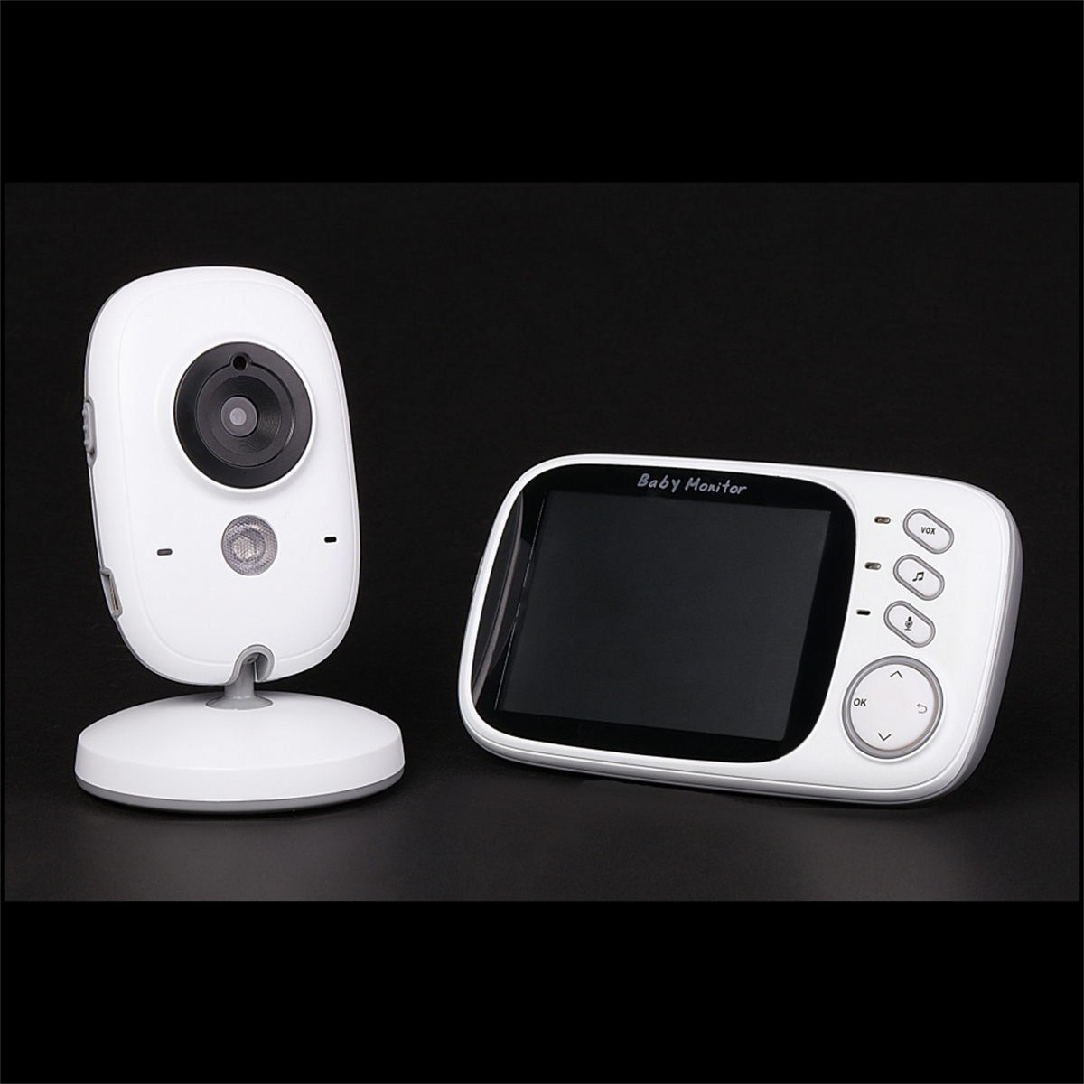 Babyphone-Set mit Kamera und Bildschirm, vor schwarzem Hintergrund.