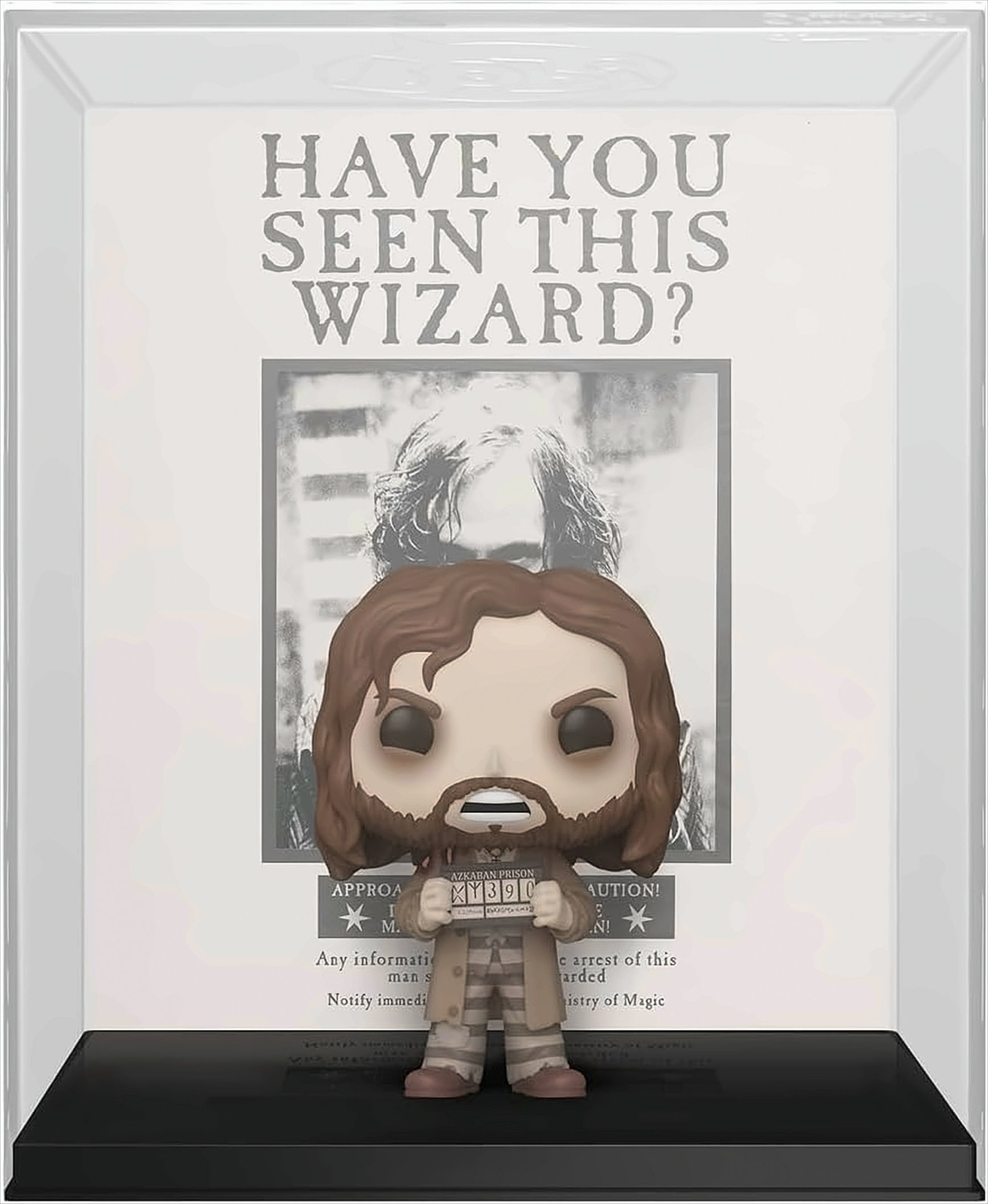 Eine Funko Pop Figur von Sirius Black in einer Vitrine mit einem Fahndungsplakat.