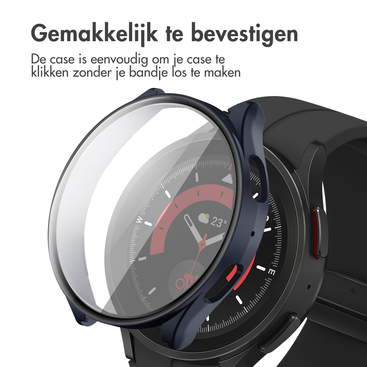Een smartwatch met een marineblauwe behuizing, en een heldere schermbeschermer die wordt aangebracht.