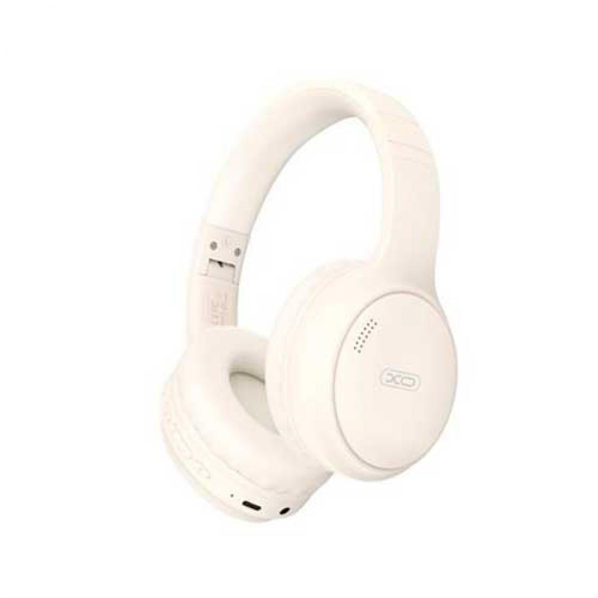 Cuffie bianche su sfondo bianco. Le cuffie sono di tipo over-ear.