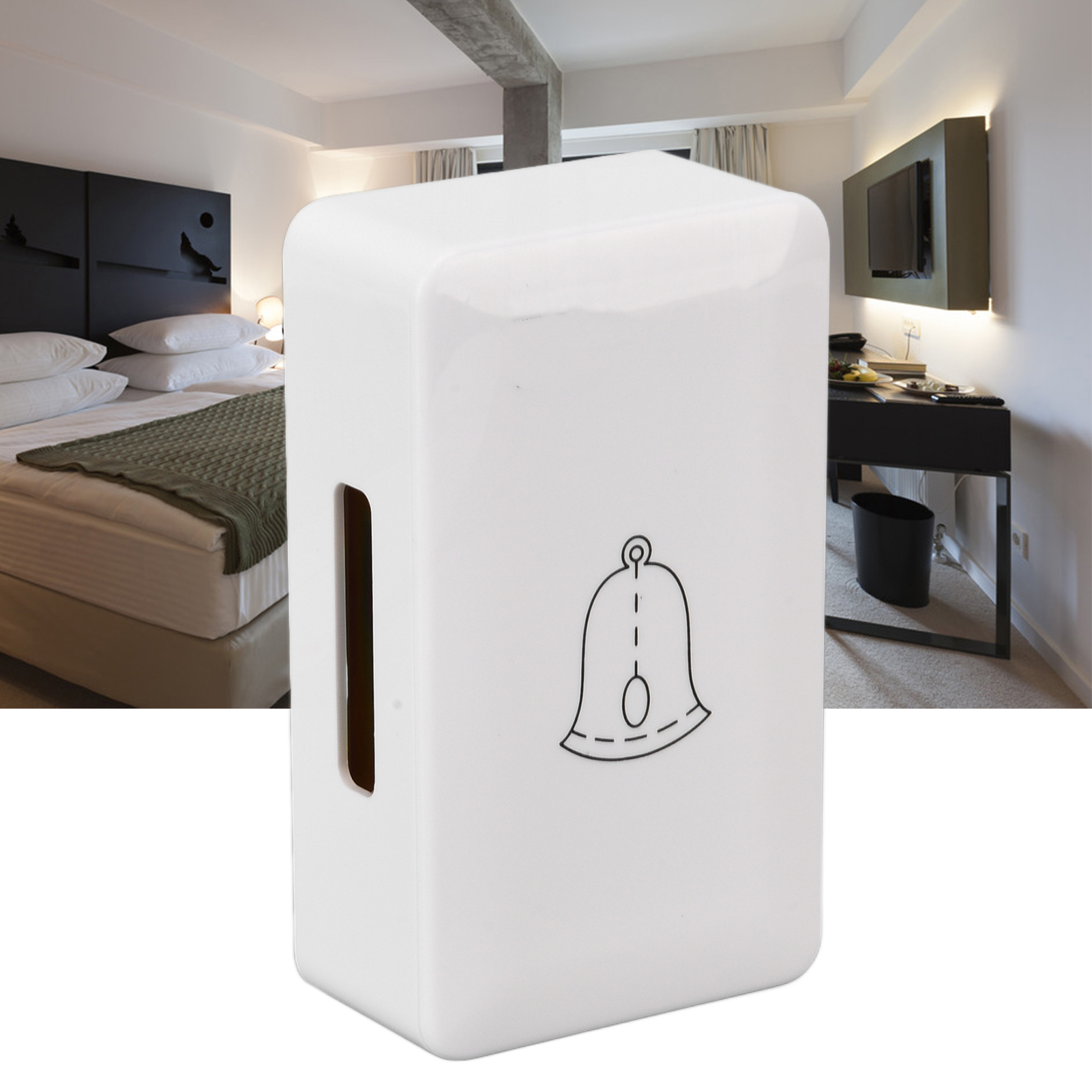Weiße Box mit Glockensymbol, wahrscheinlich eine Türklingel, in einem Hotelzimmer.