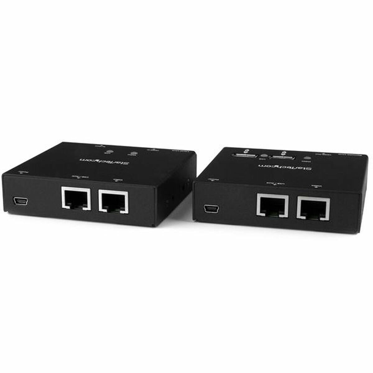 Dos dispositivos de red negros con puertos Ethernet blancos, uno al lado del otro, sobre una superficie blanca. La marca es StarTech.com.