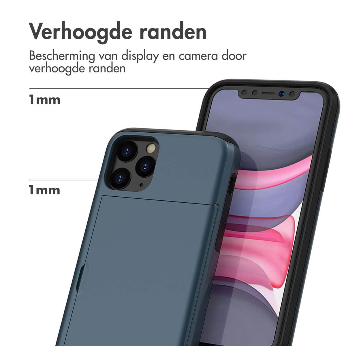 Twee telefoonhoesjes, één blauw, één zwart. Tekst: Verhoogde randen. 1mm. Beschermt display en camera.