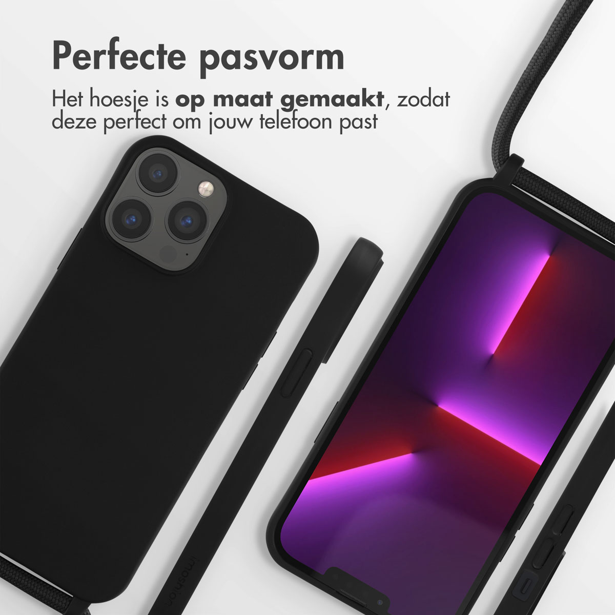 Coque de téléphone noire, avec un téléphone en présentation et une coque assortie à côté.