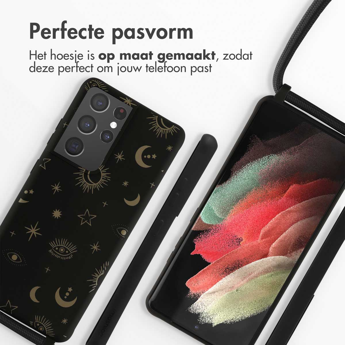Zwarte telefoonhoes met zon- en maanontwerp op een zwarte telefoon. Een zwart koord is bevestigd.