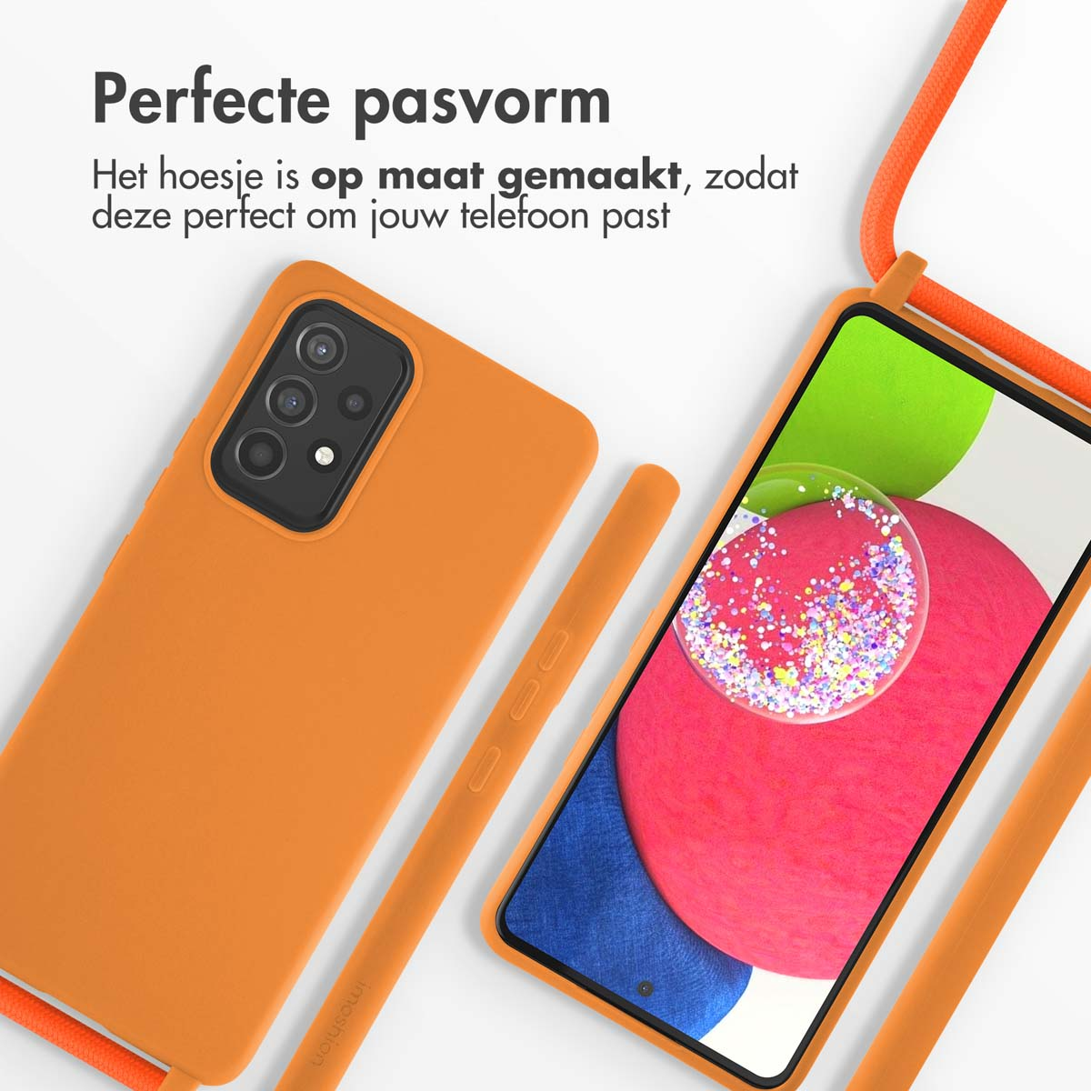 Een oranje telefoonhoesje met een telefoon erin. Het hoesje heeft een oranje bandje. Tekst: Perfecte pasvorm.