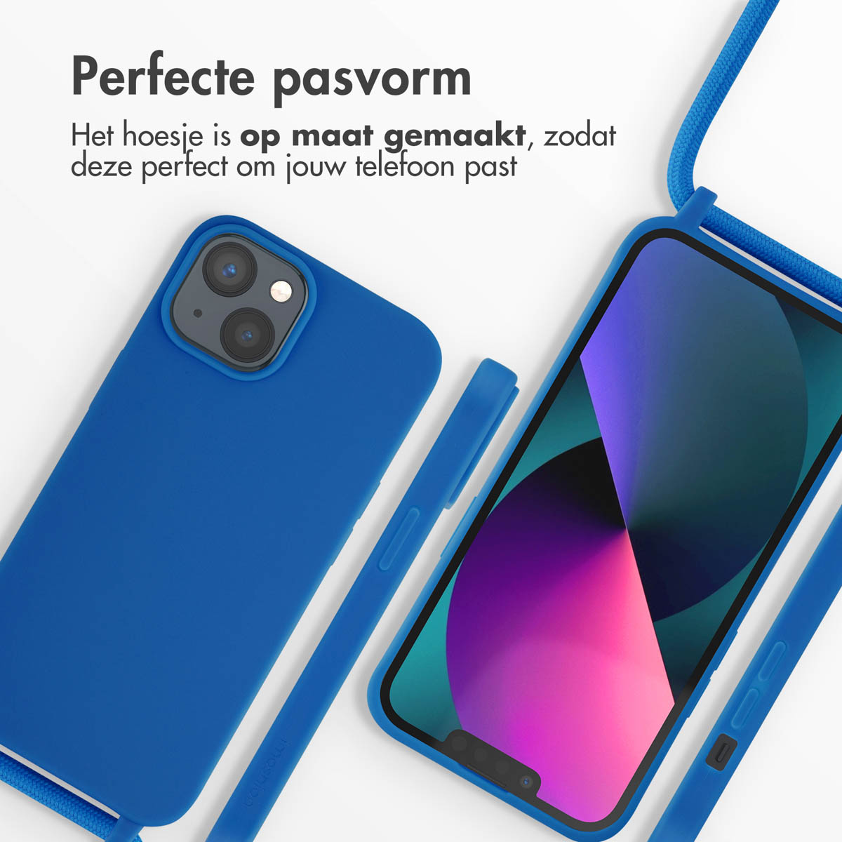 Eine blaue Handyhülle mit einem Telefon darin. Die Hülle hat einen blauen Riemen. Text: Perfekte Passform.